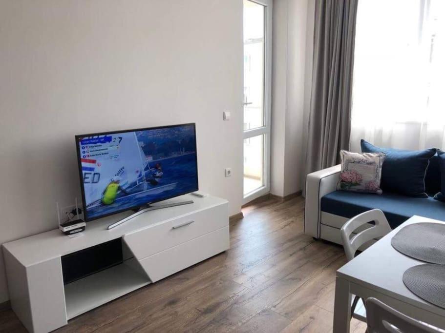 HOT Main Square Newly Built Modern Apartment