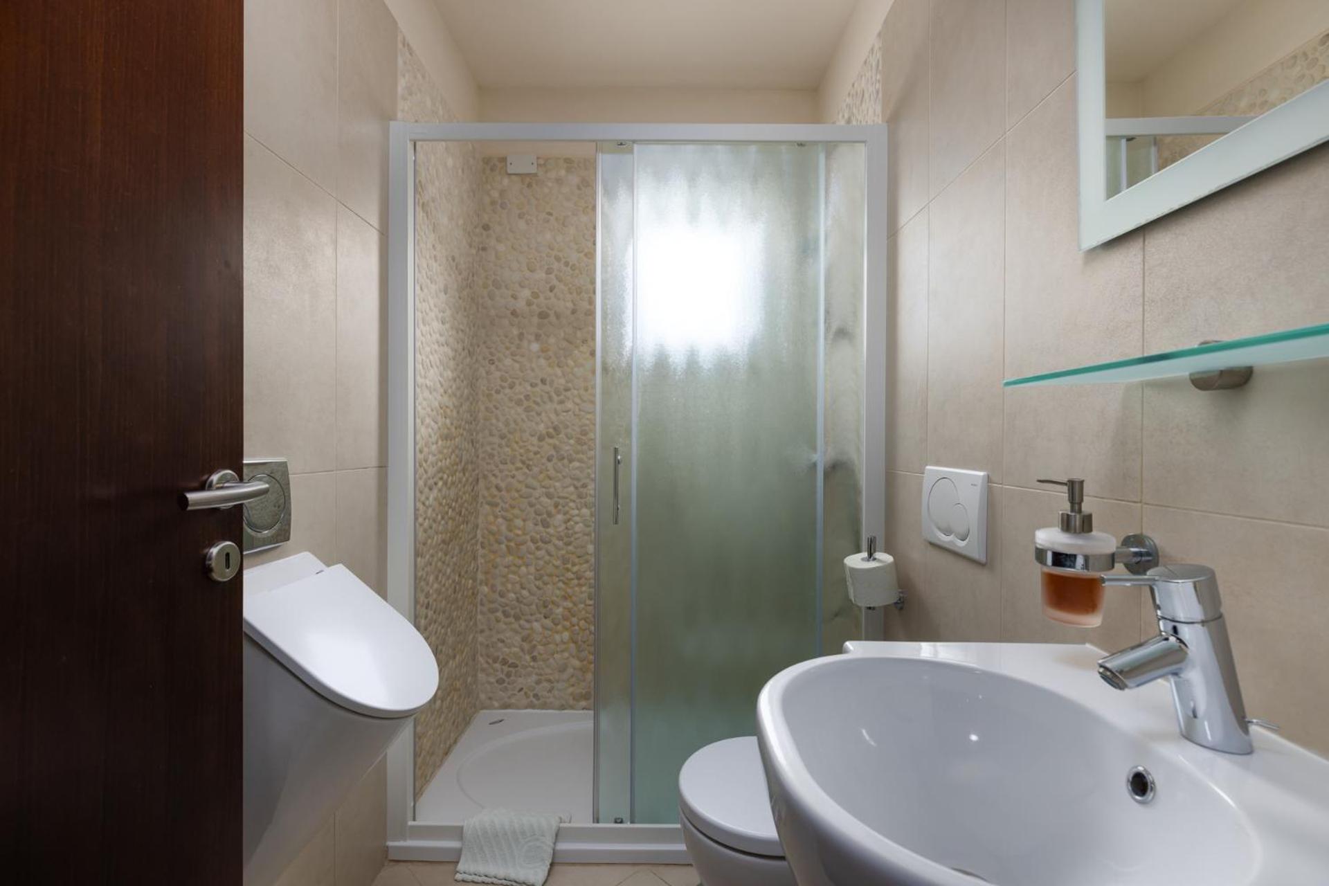 Toni  Julija - Property Image 6