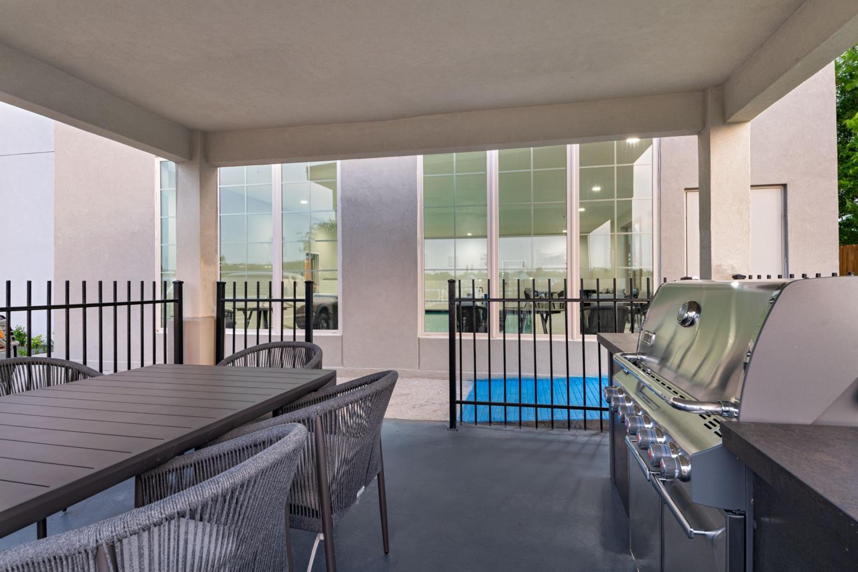 Weatherford Vacations - TownePlace Suites by Marriott Weatherford - Property Image 9