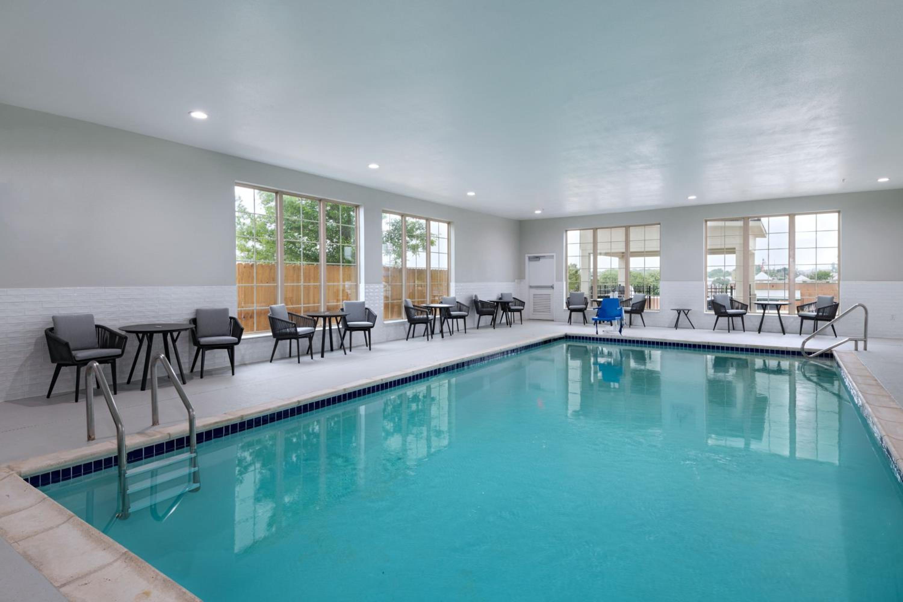 Weatherford Vacations - TownePlace Suites by Marriott Weatherford - Property Image 6