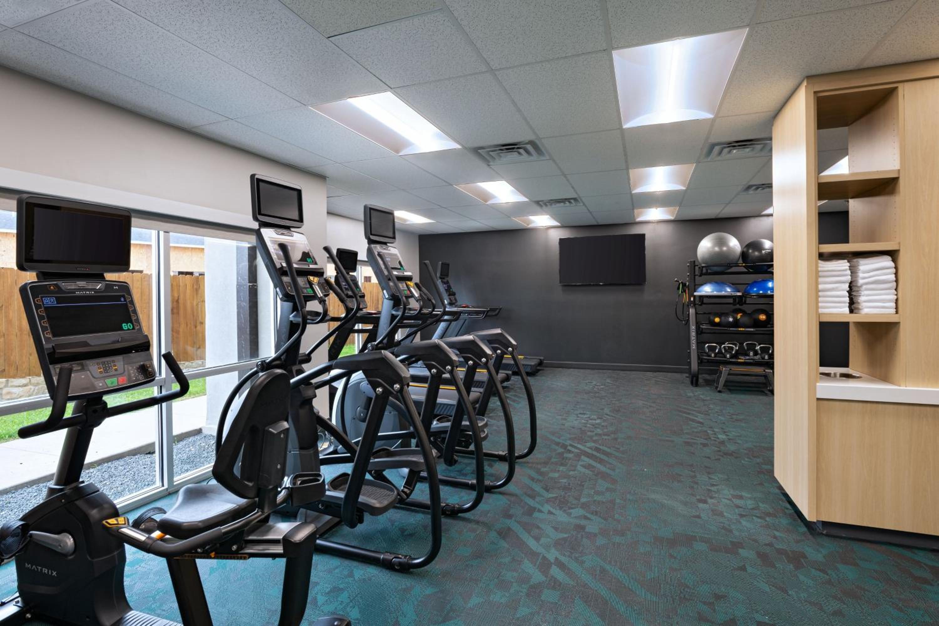 Weatherford Vacations - TownePlace Suites by Marriott Weatherford - Property Image 4