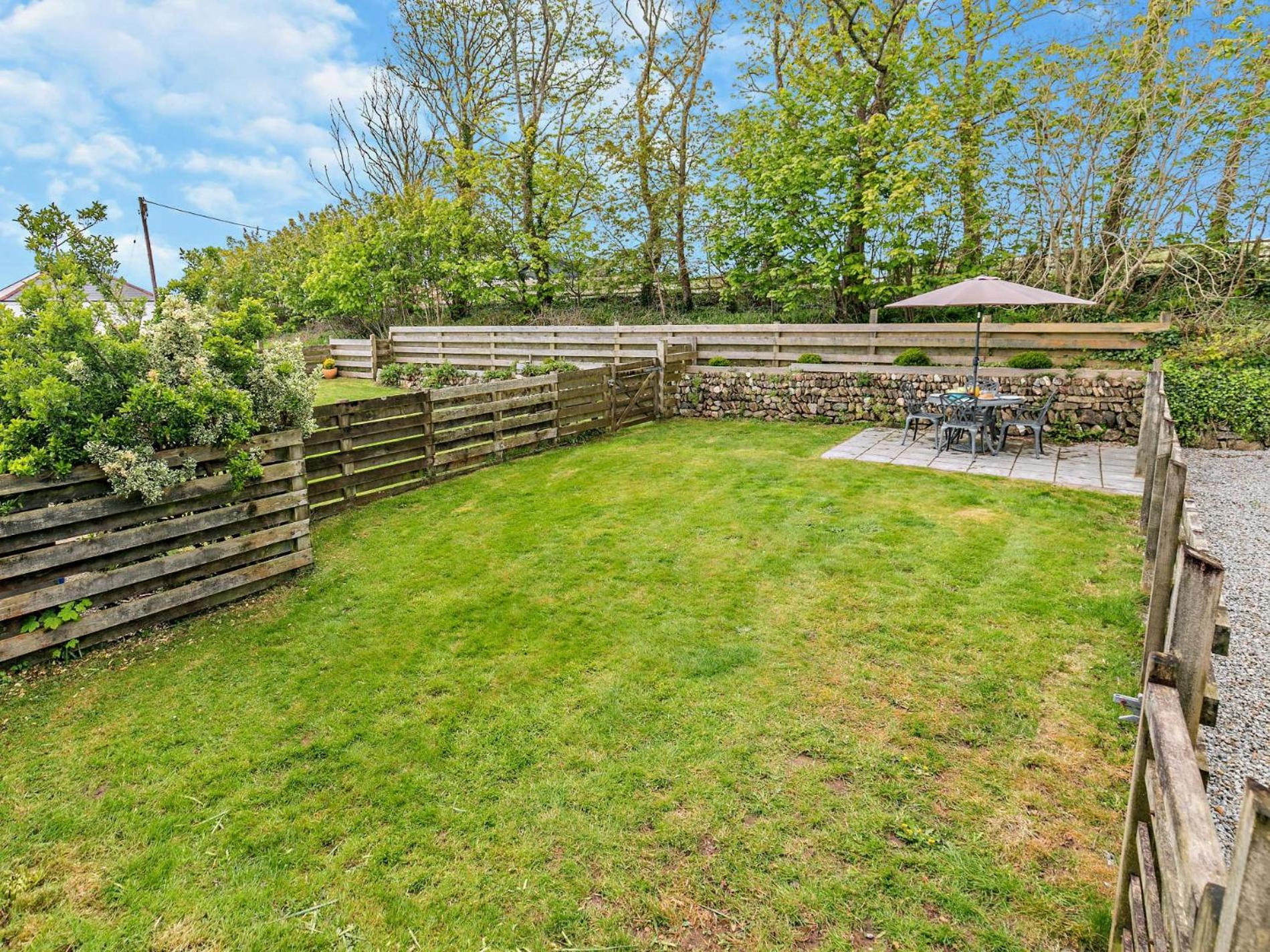 2 Bed in Camborne oc-oldmm view 4