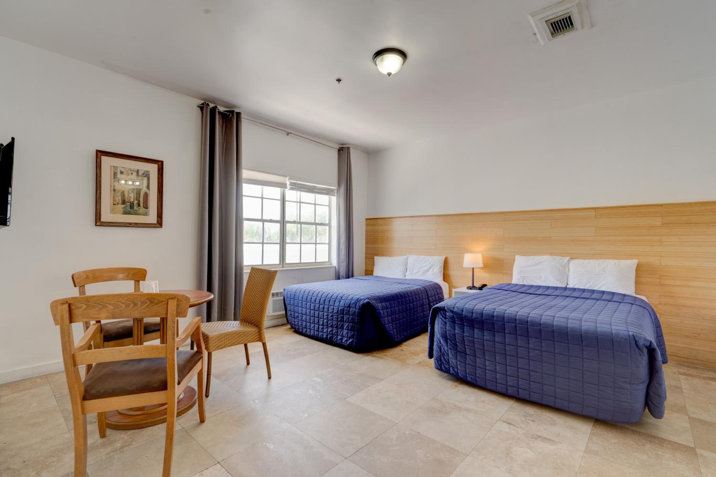 James Hotel