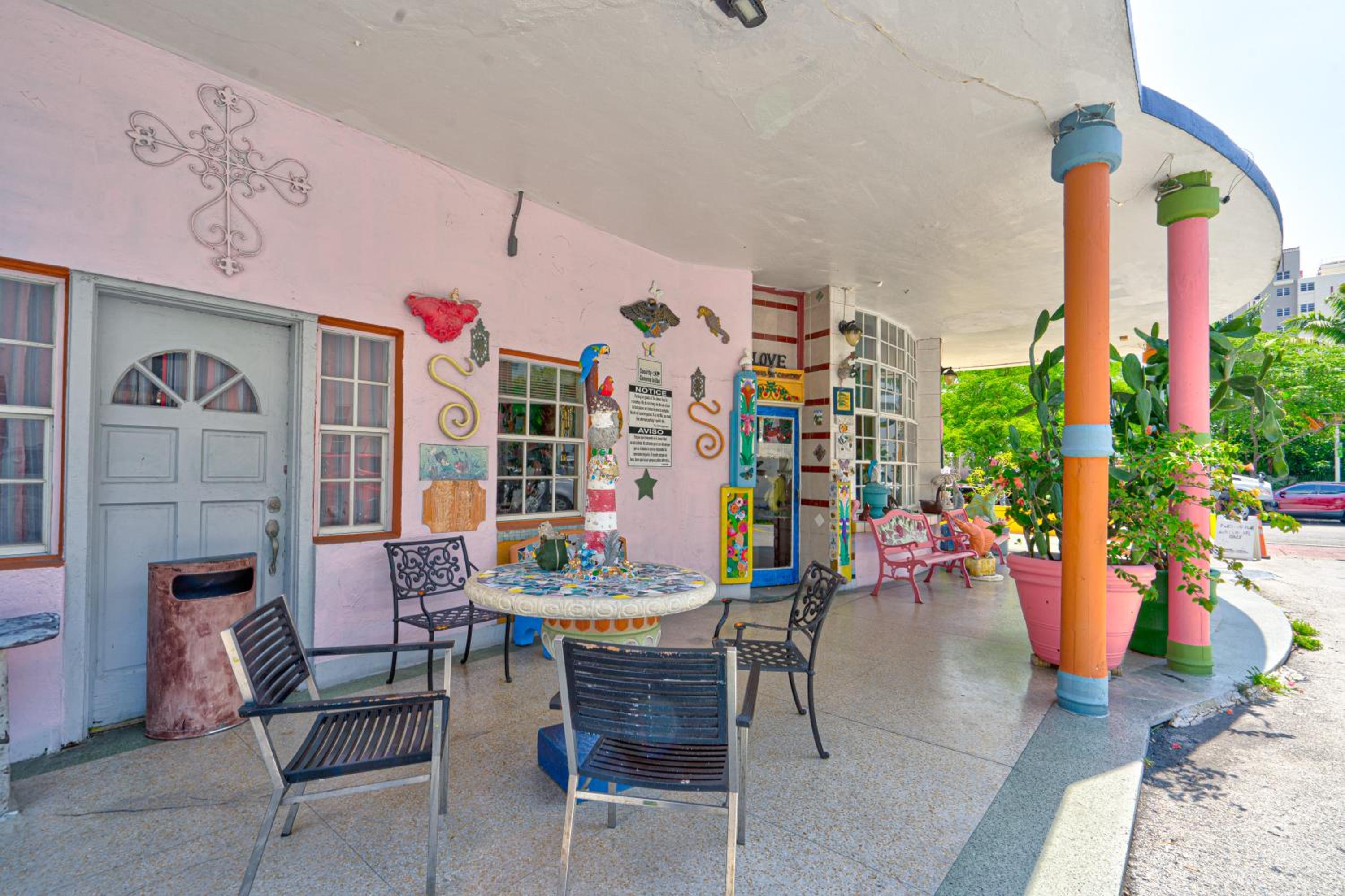 James Hotel