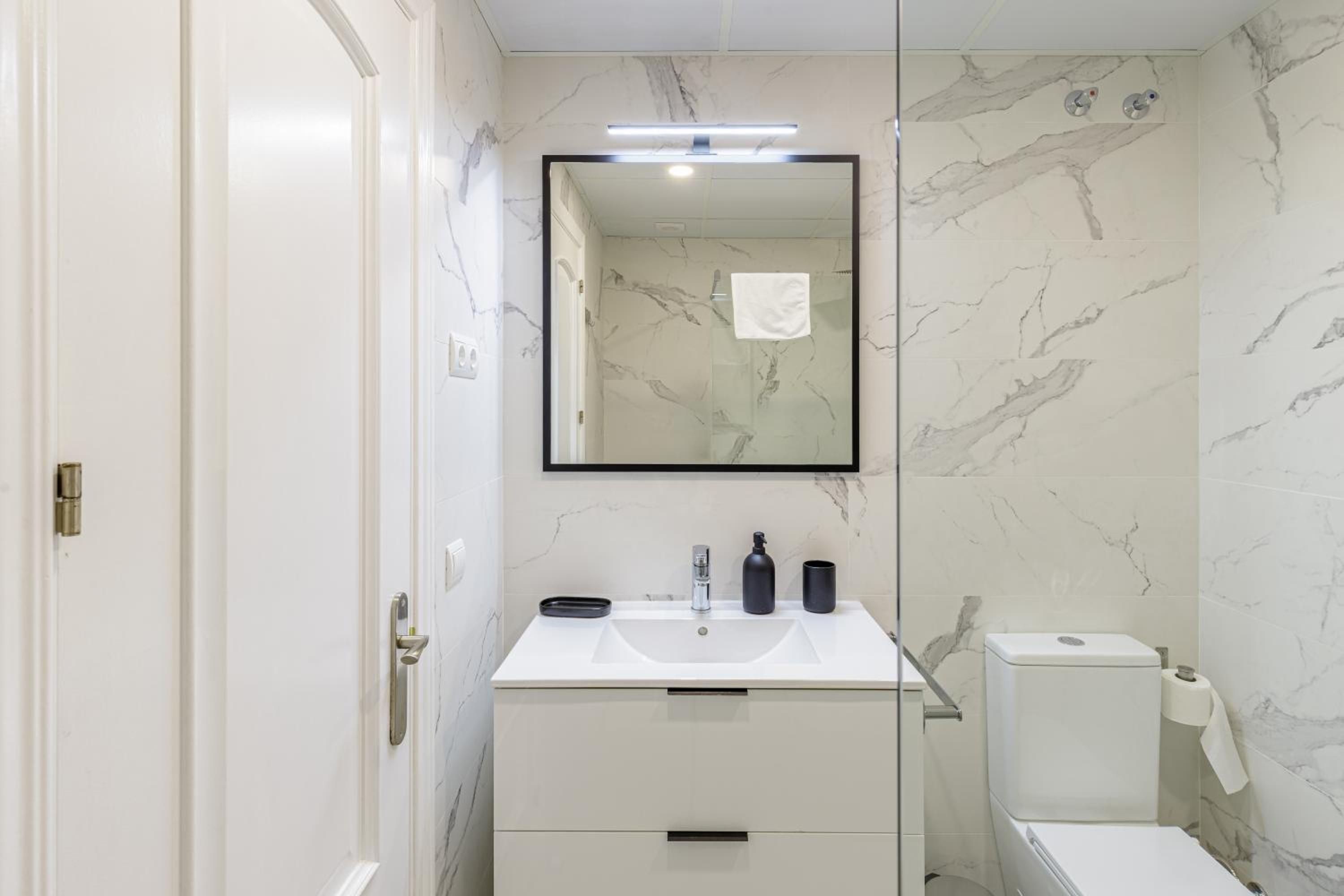 Alameda XI Boutique Apartment by Caleta Homes