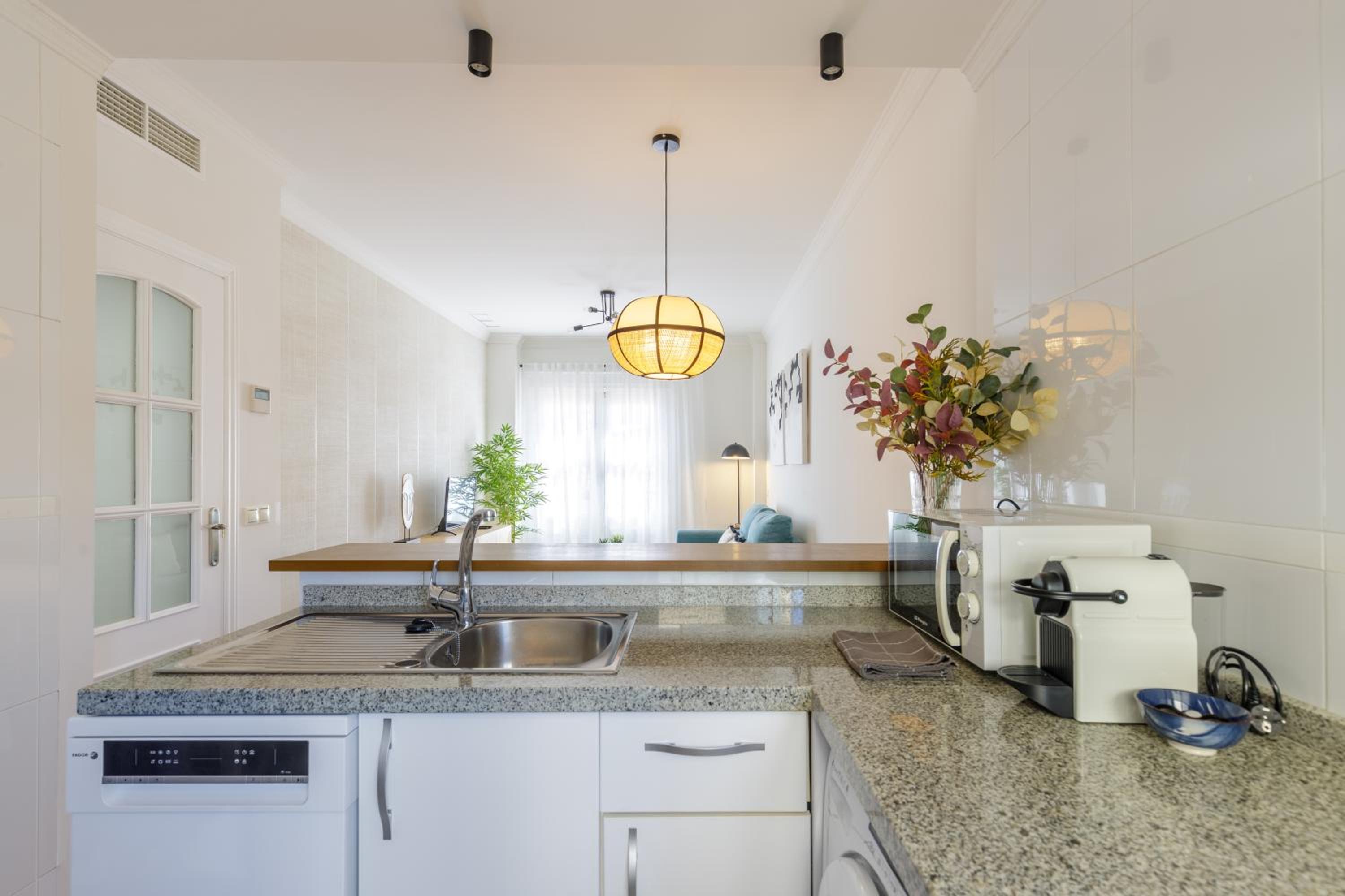 Alameda XI Boutique Apartment by Caleta Homes