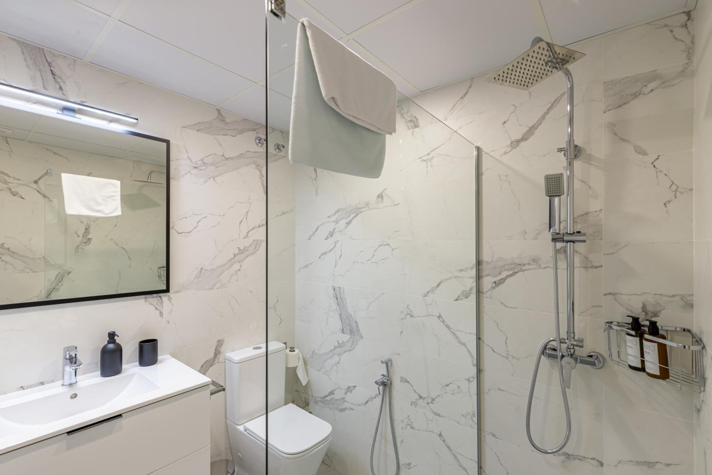 Alameda XI Boutique Apartment by Caleta Homes