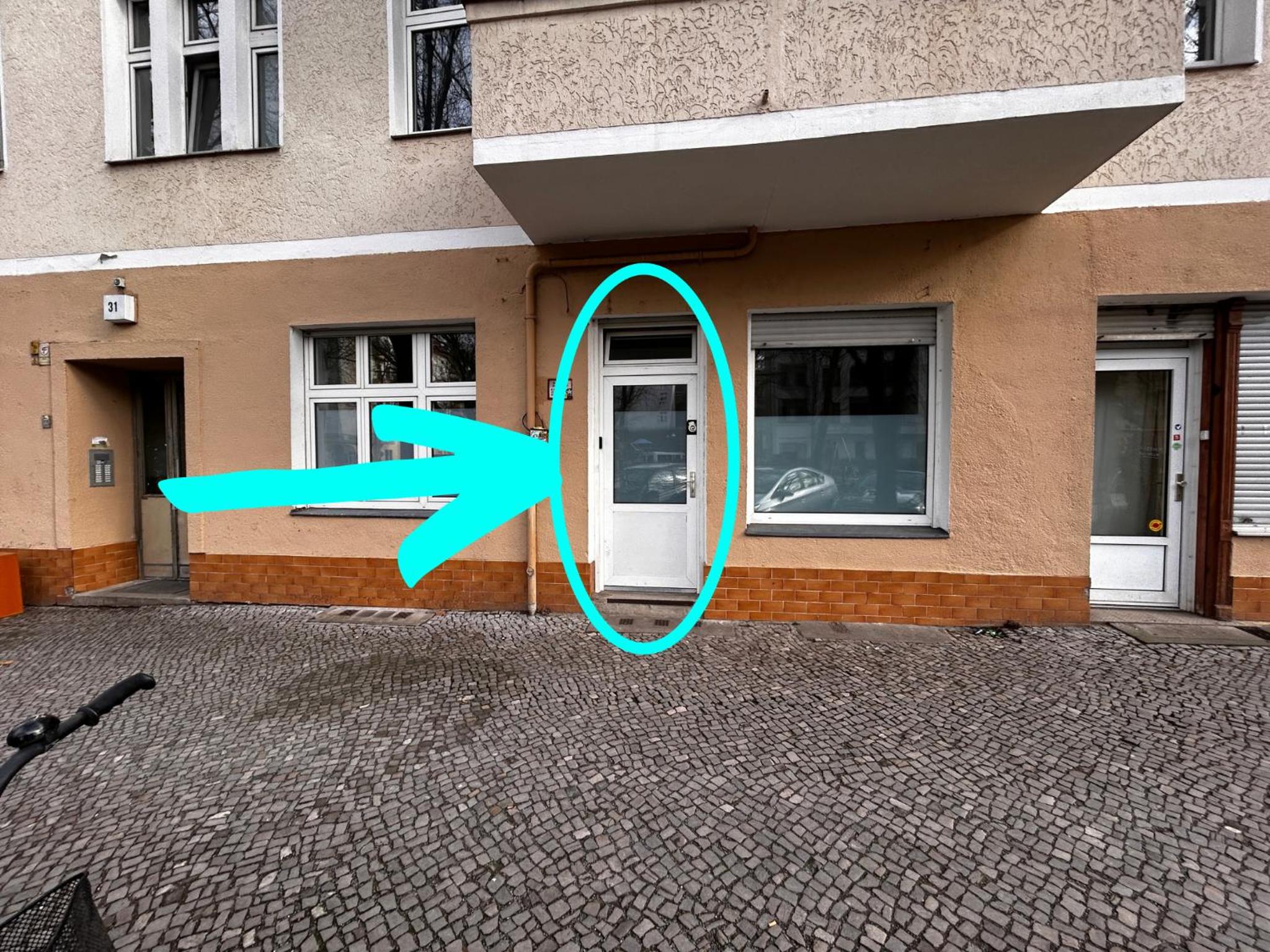 Massagesessel, King-Sized Bed, Billardtisch, 2 Couches