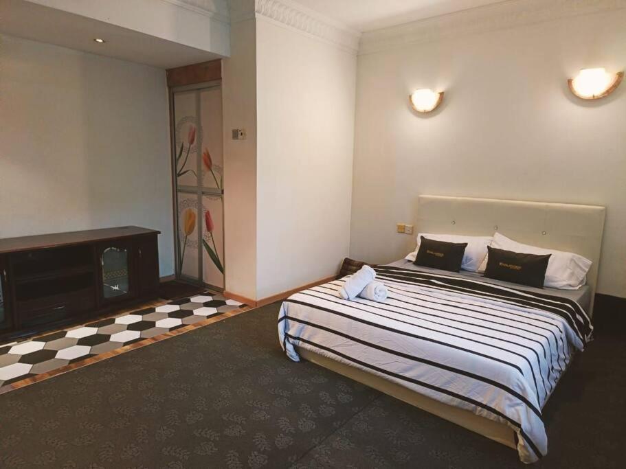 Hill Top 2StoreyHouse BktAntarabangsa,Free Unlimited Parking view 4