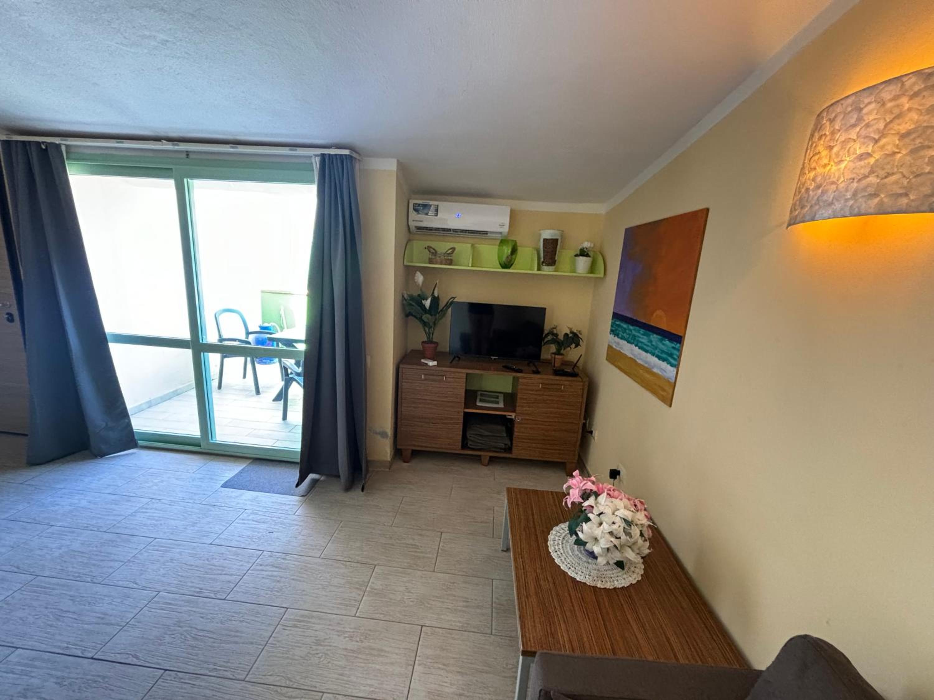 Cozy Apartment with Pool, near Beach and Center