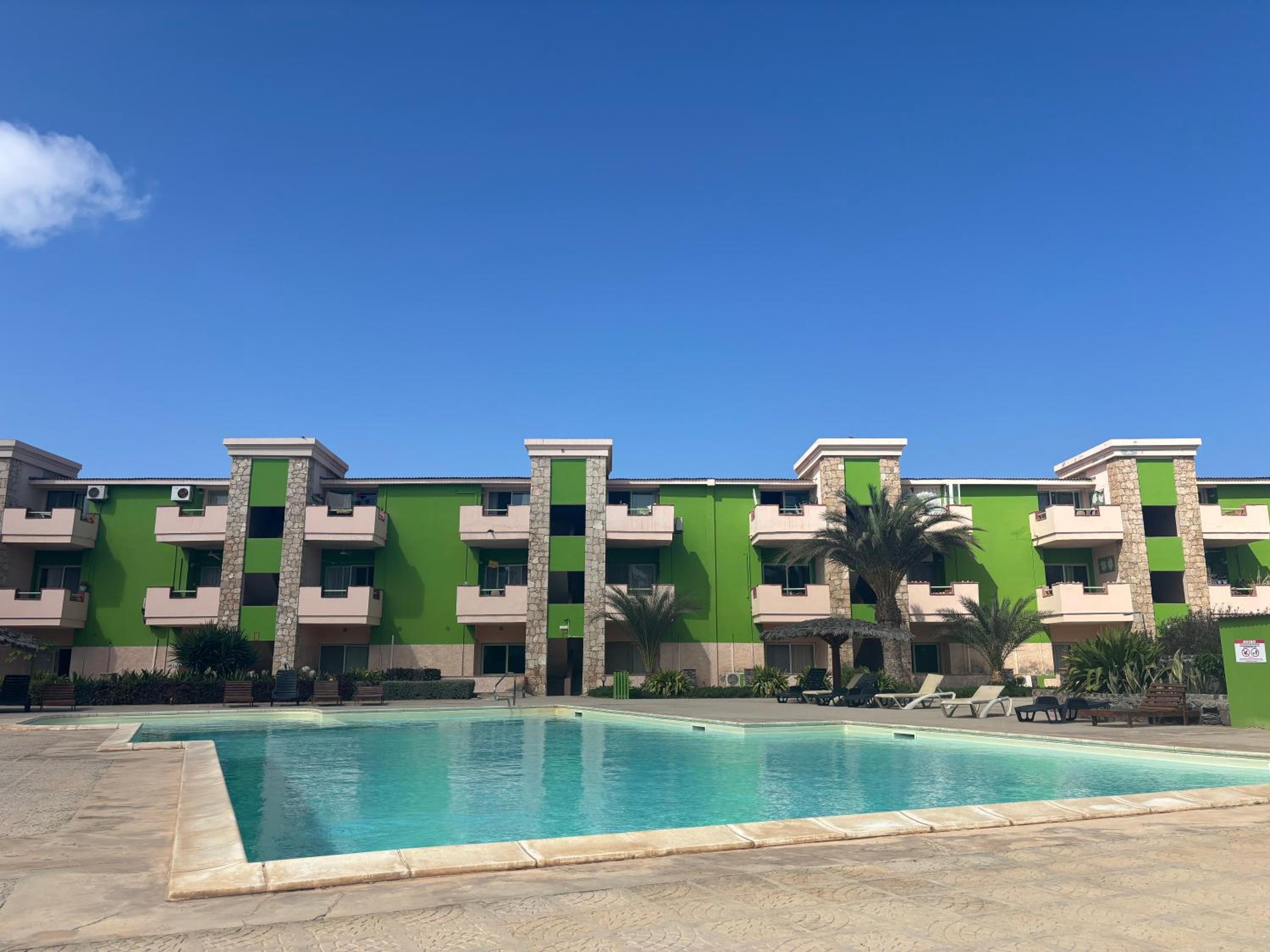 Cozy Apartment with Pool, near Beach and Center