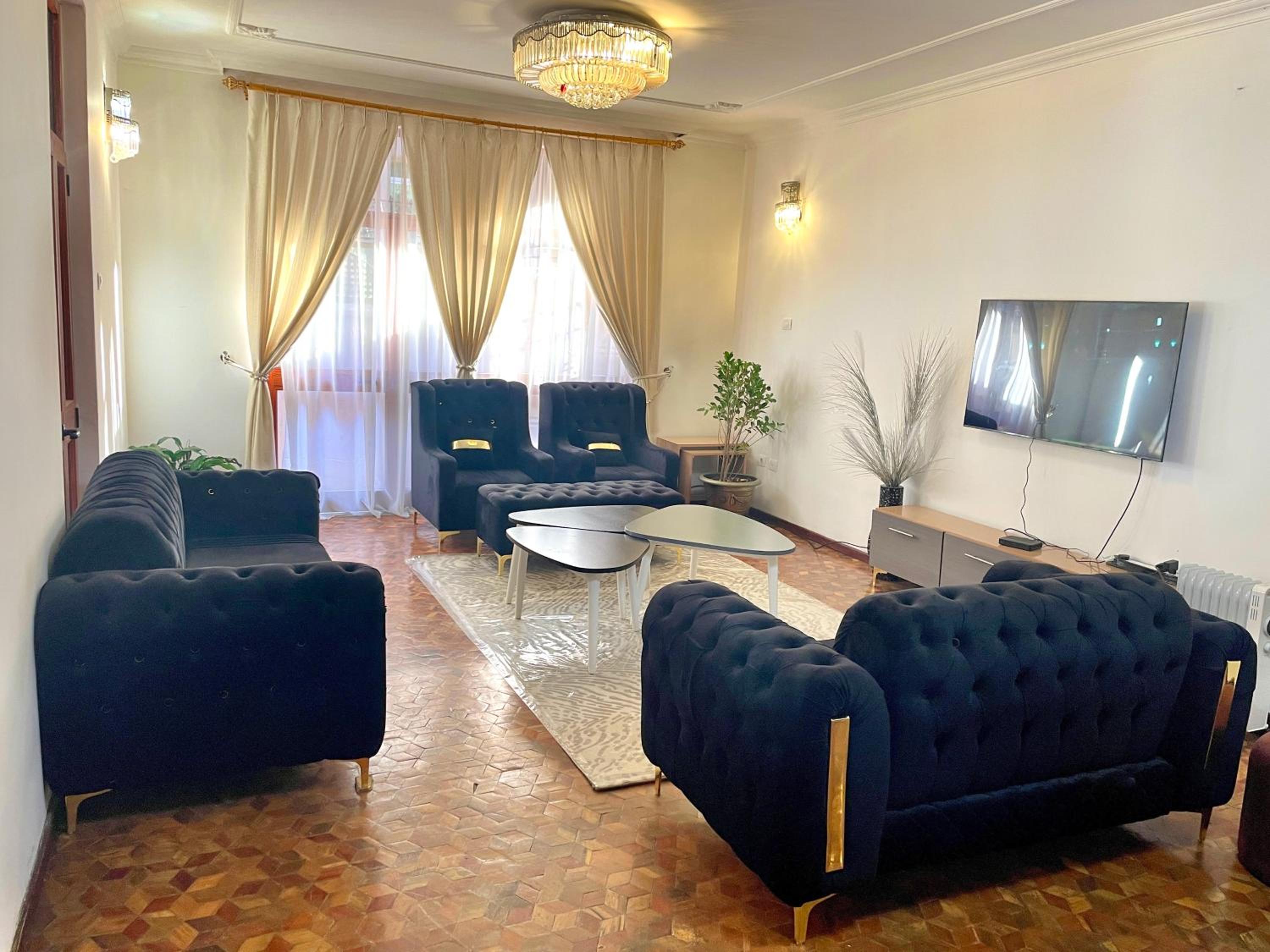 DELUXE Specious Home in a Beautiful Neighborhood