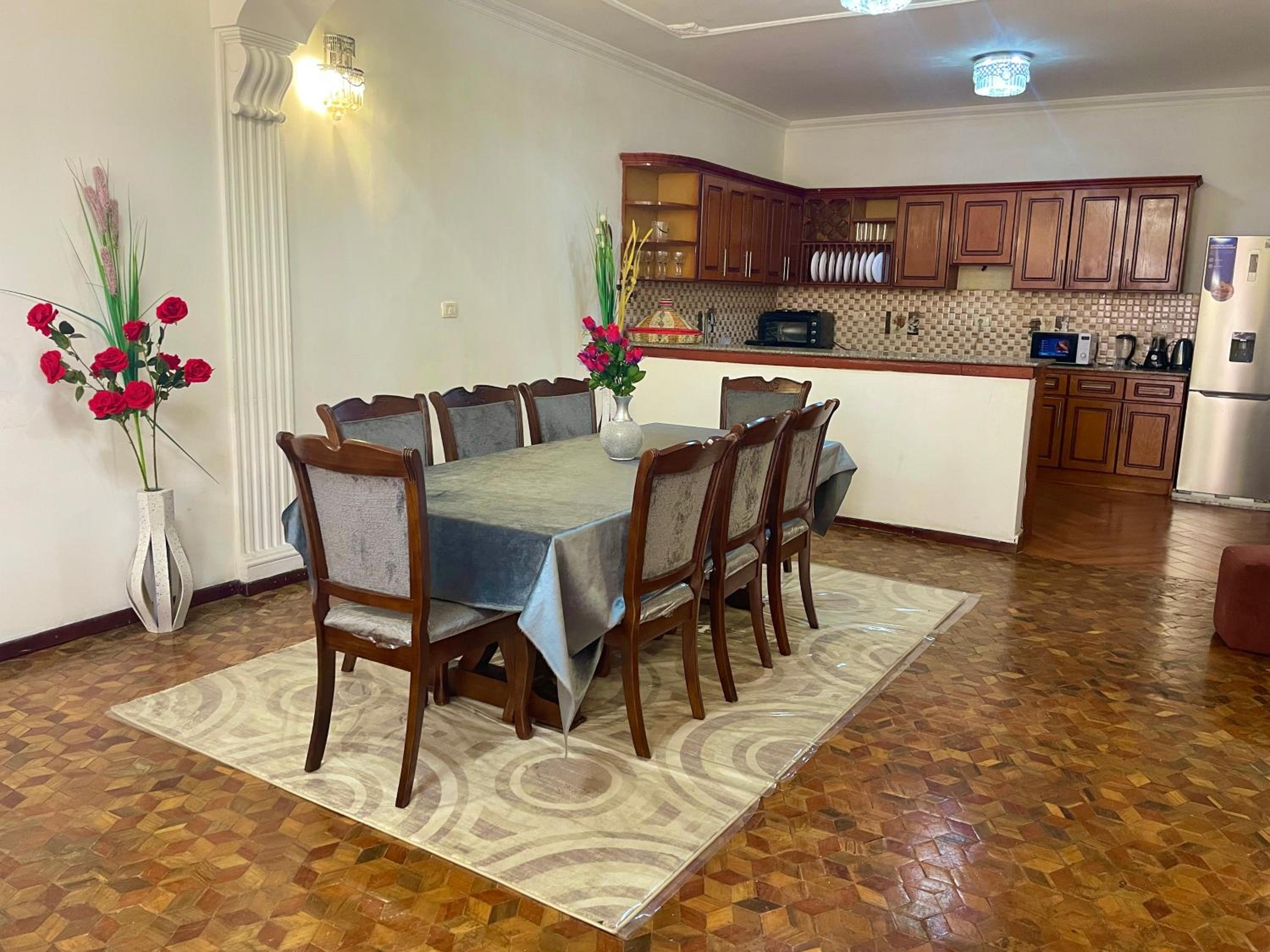 DELUXE Specious Home in a Beautiful Neighborhood
