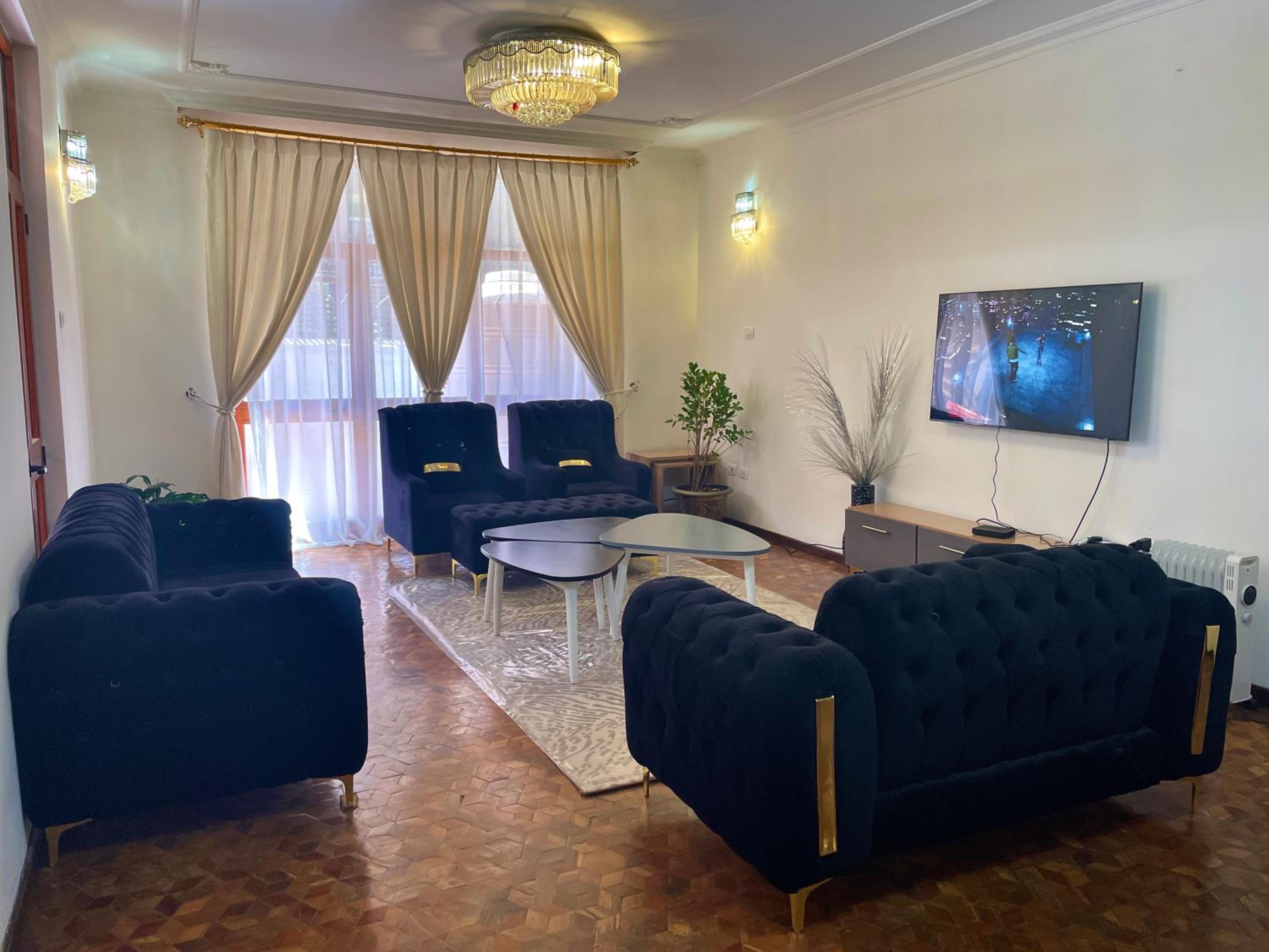 DELUXE Specious Home in a Beautiful Neighborhood