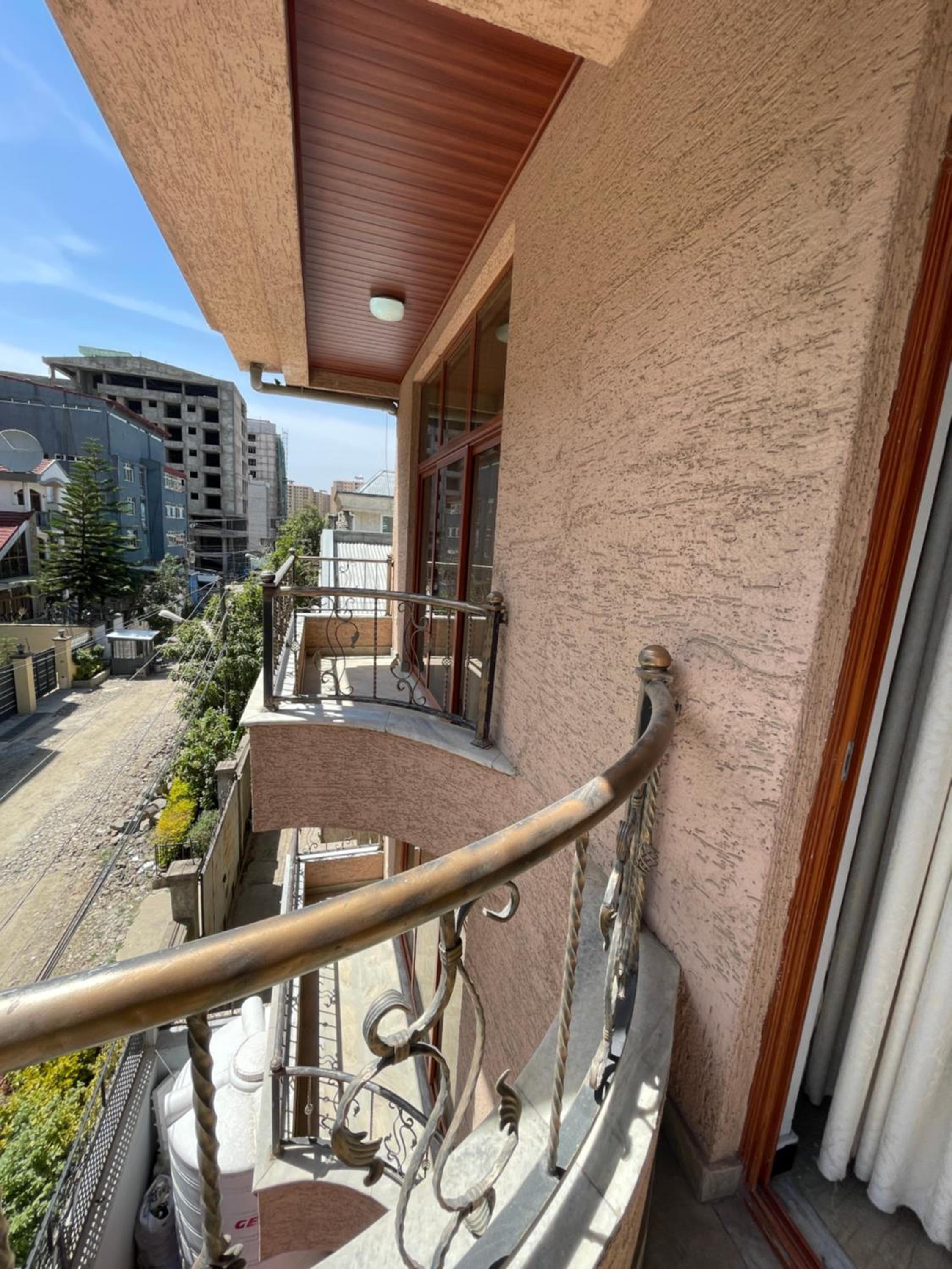 DELUXE Specious Home in a Beautiful Neighborhood