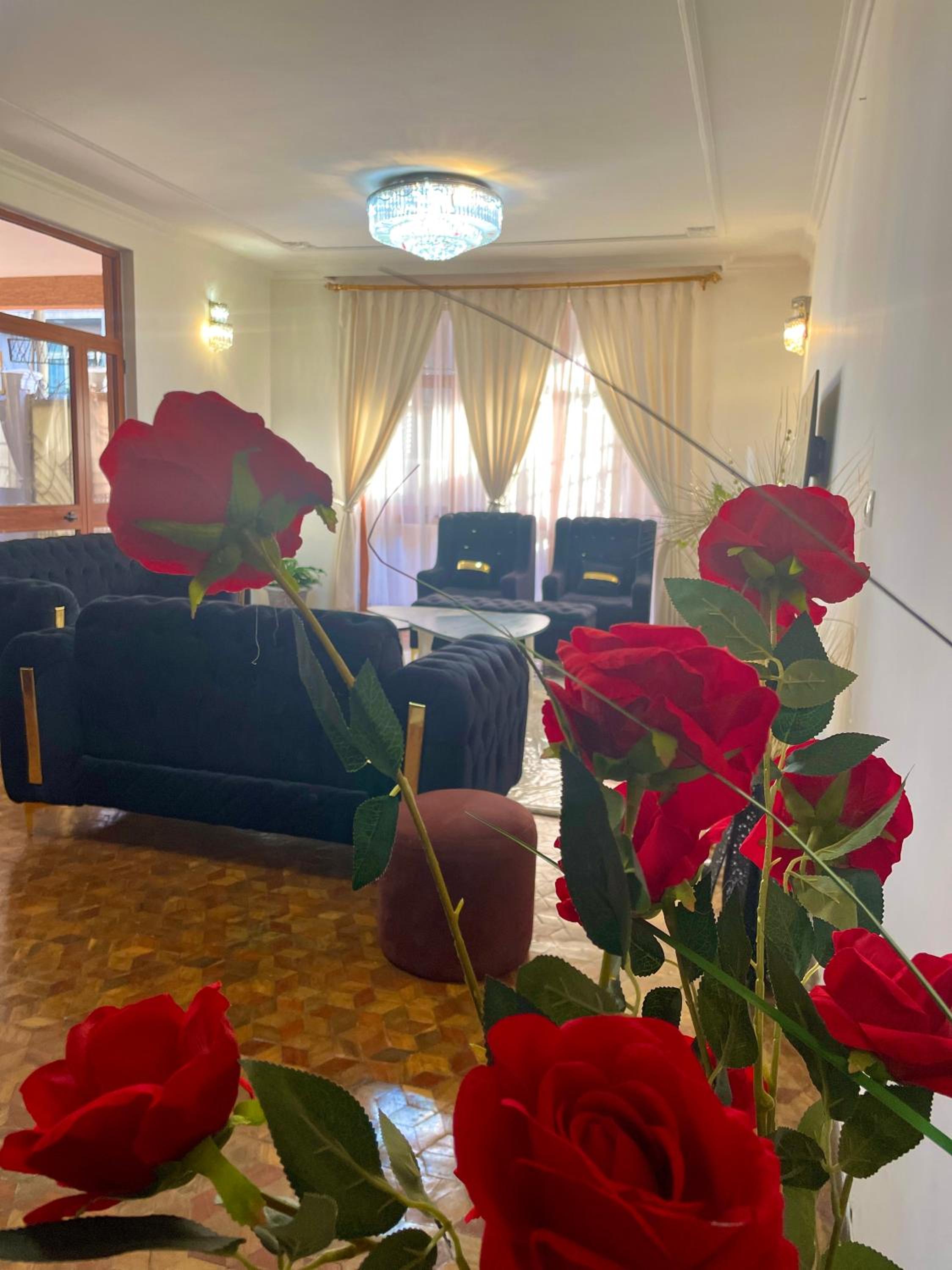 DELUXE Specious Home in a Beautiful Neighborhood