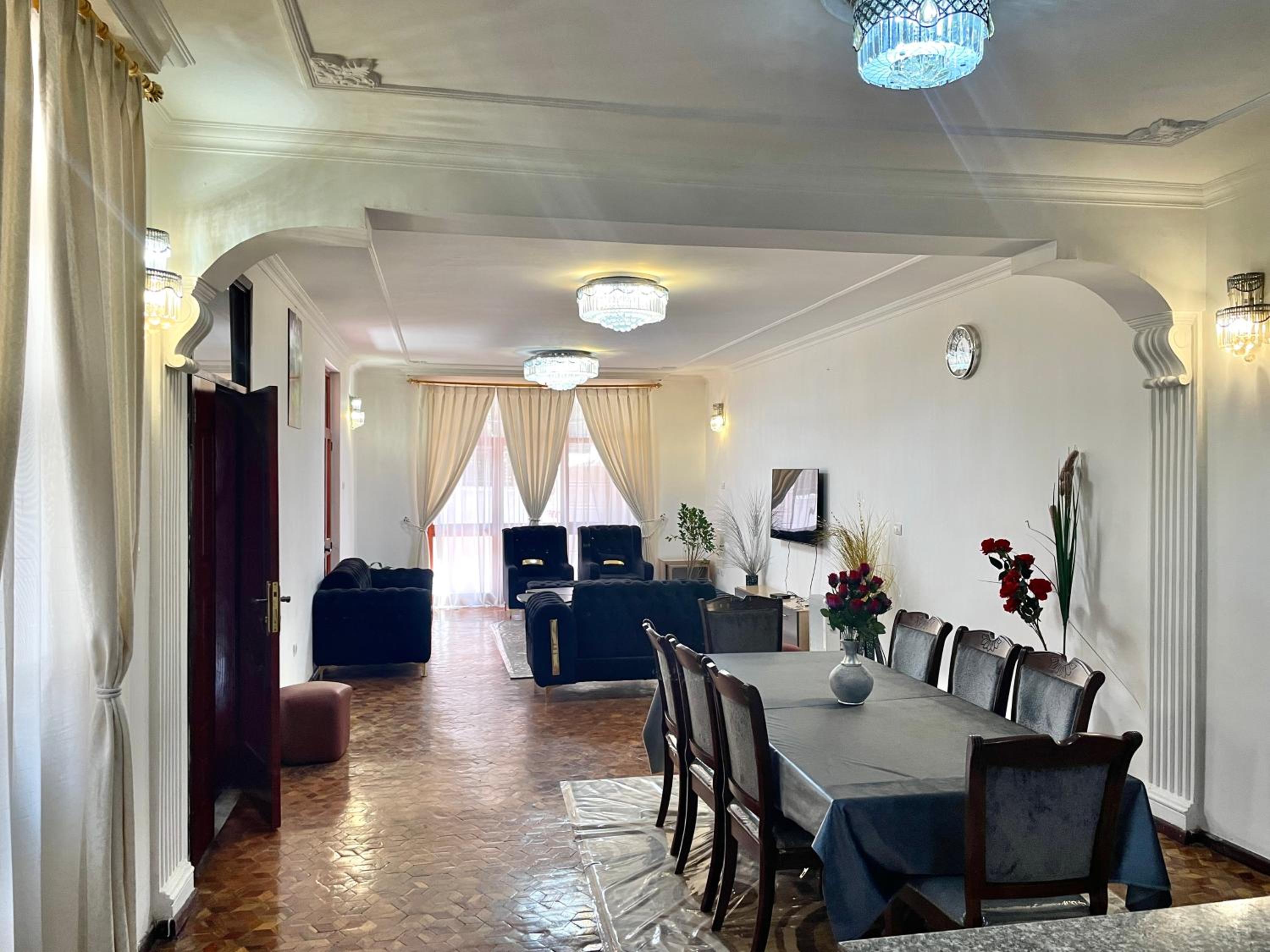 DELUXE Specious Home in a Beautiful Neighborhood
