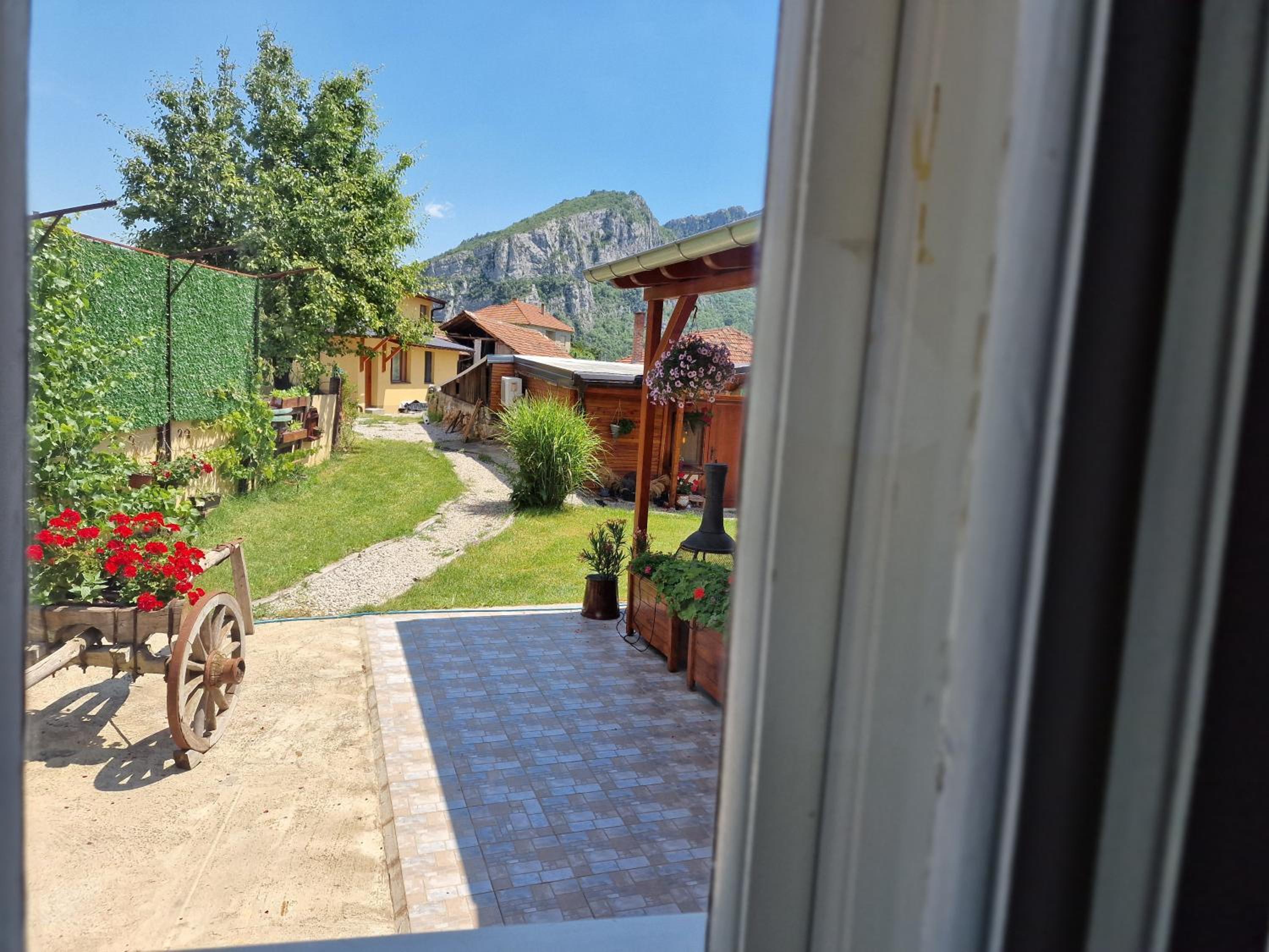 Ramonda Serbica - Gorge View & Peacful Nature Retreat view 2