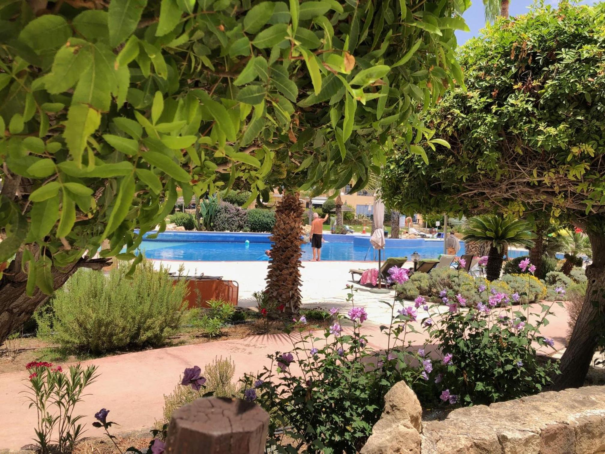Stylish 1 bedroom apartment in Limnaria Gardens