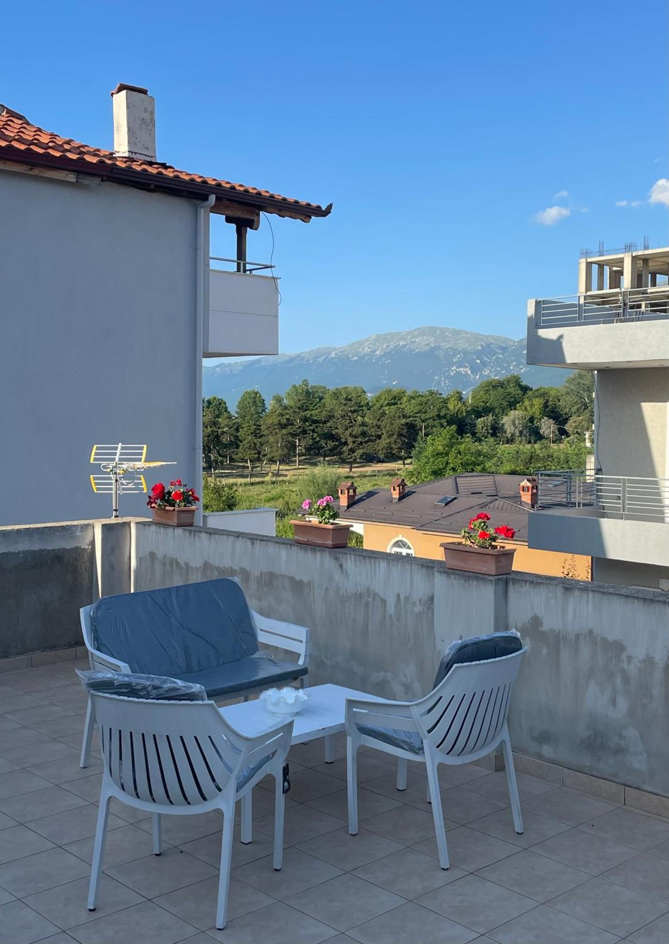 Penthouse 1-Bedroom Open Layout photo 2