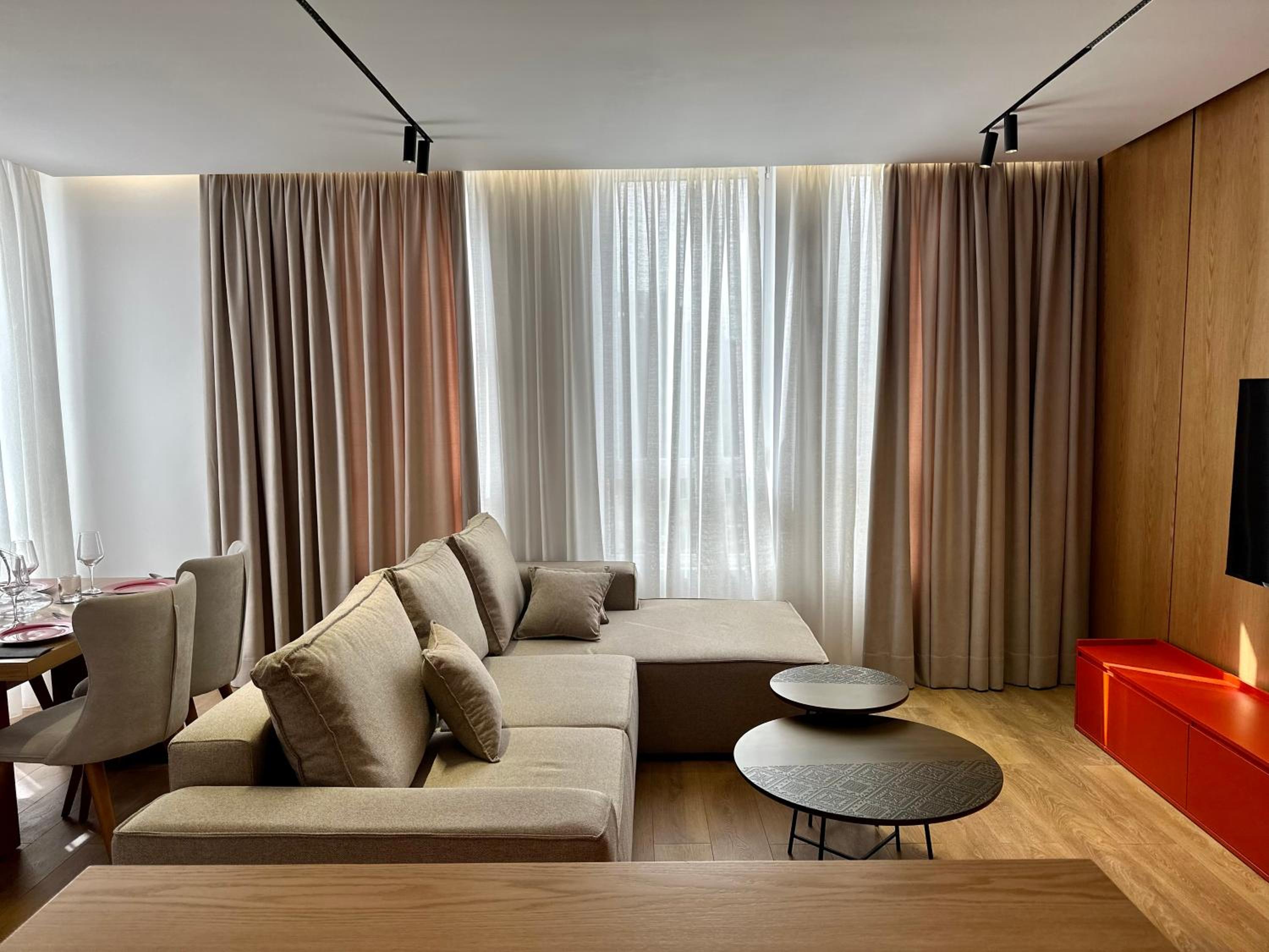 SUV ApartHotel