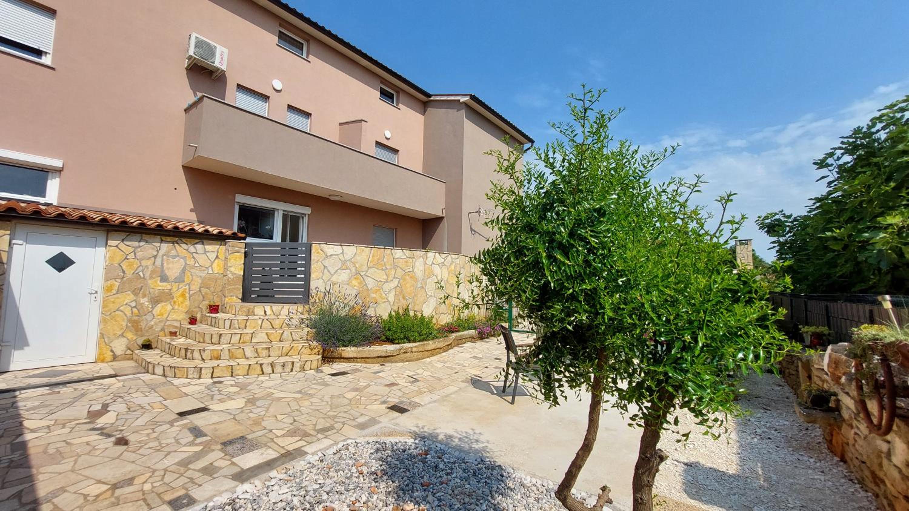 Apartmani B&B view 2