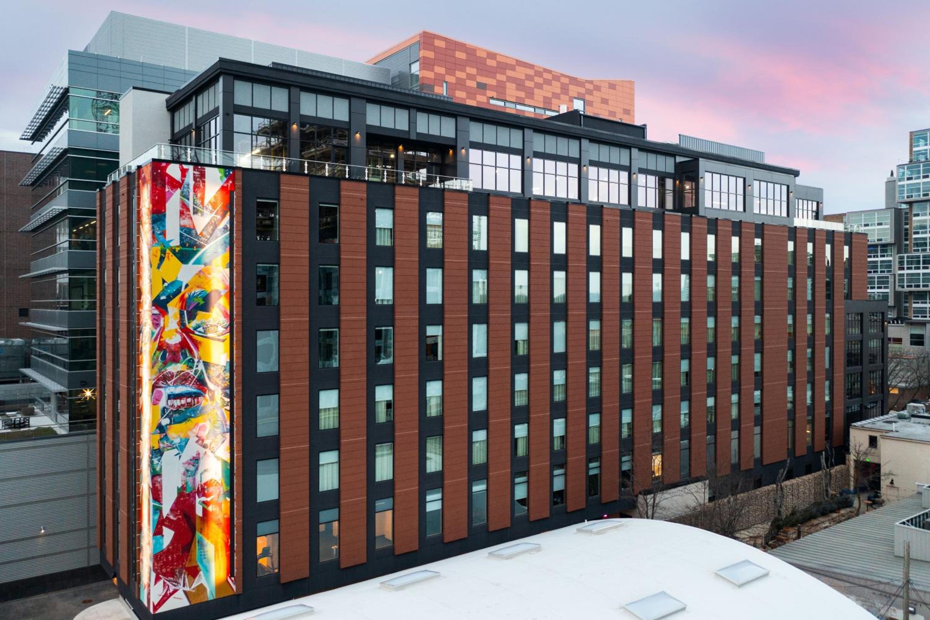 Hotel Moxy Madison Downtown - Image 1