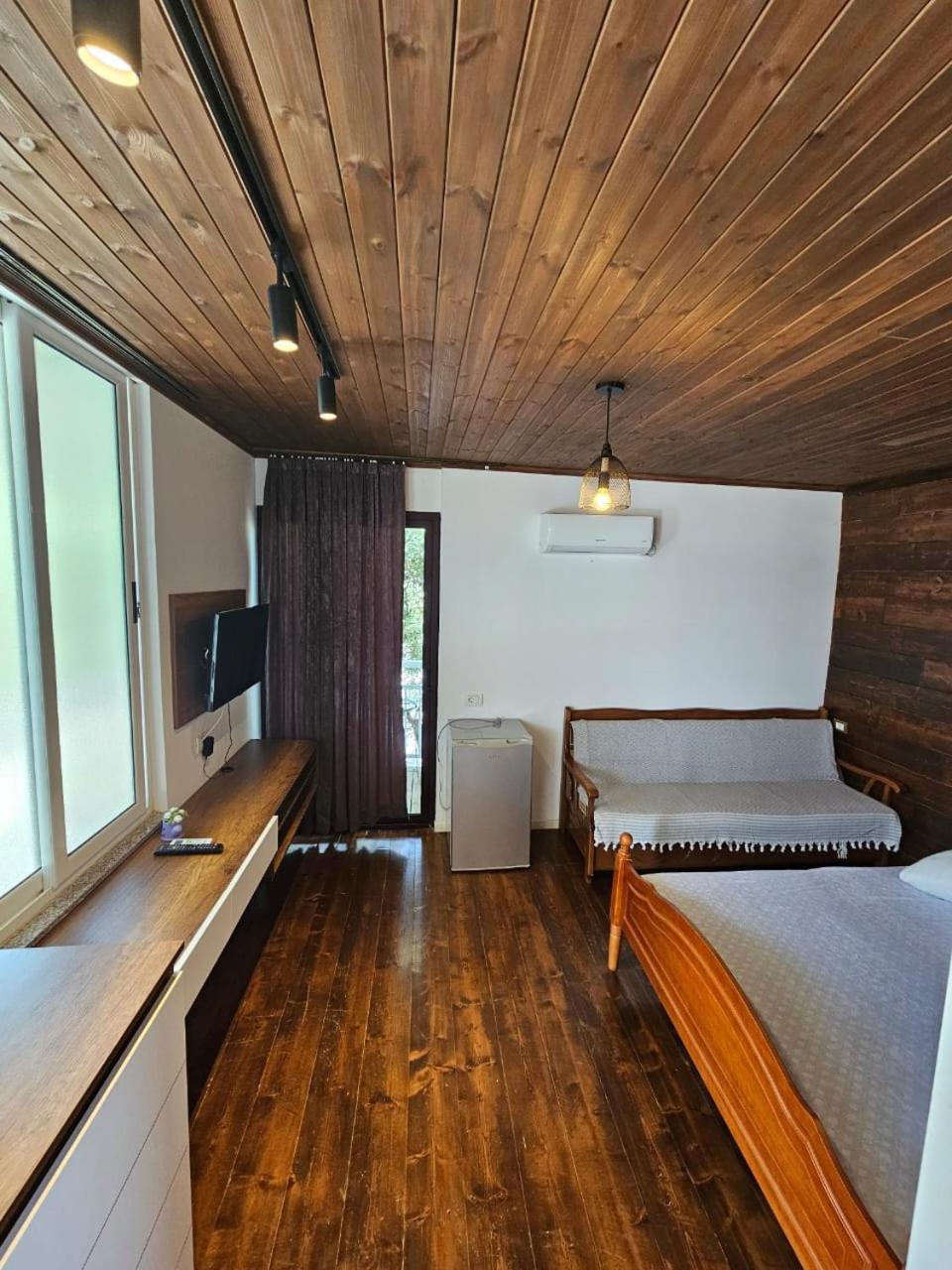 SEA bed and restaurant 1