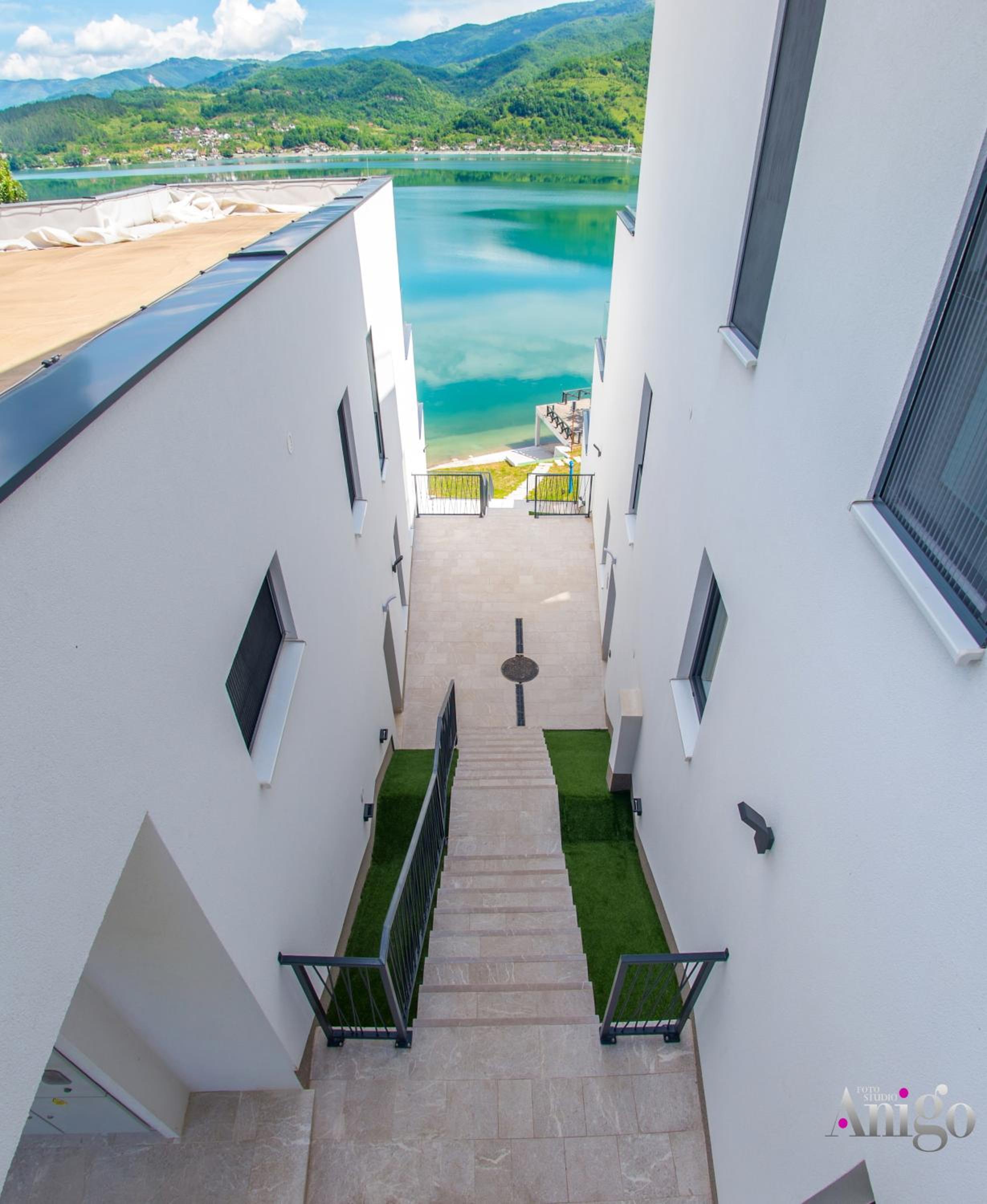 Royal Terrace Apartments