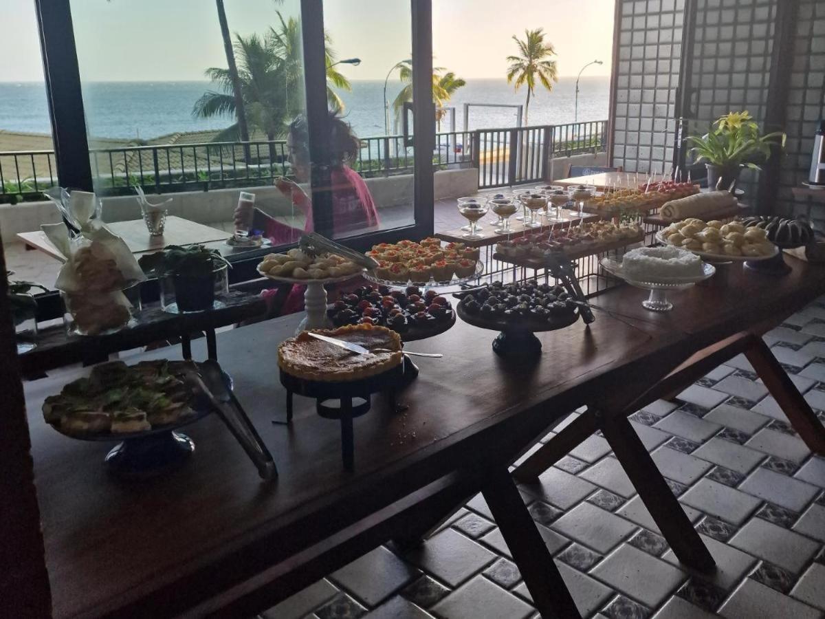 Ondina Apartamento à Beira-Mar com Piscinas e Acesso Direto à Praia