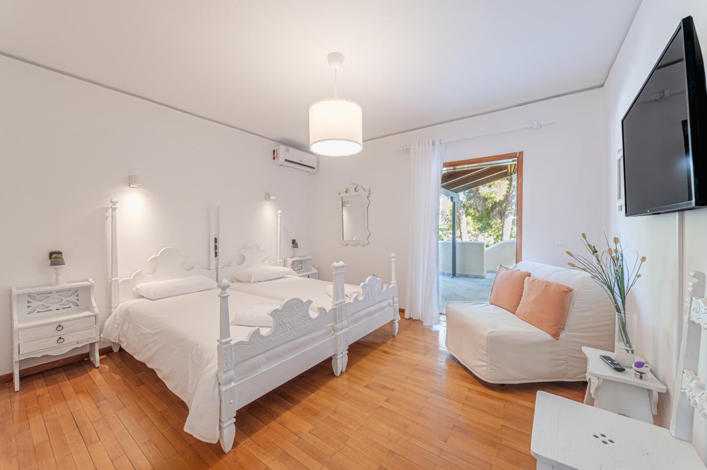 Heliotrope Traditional House