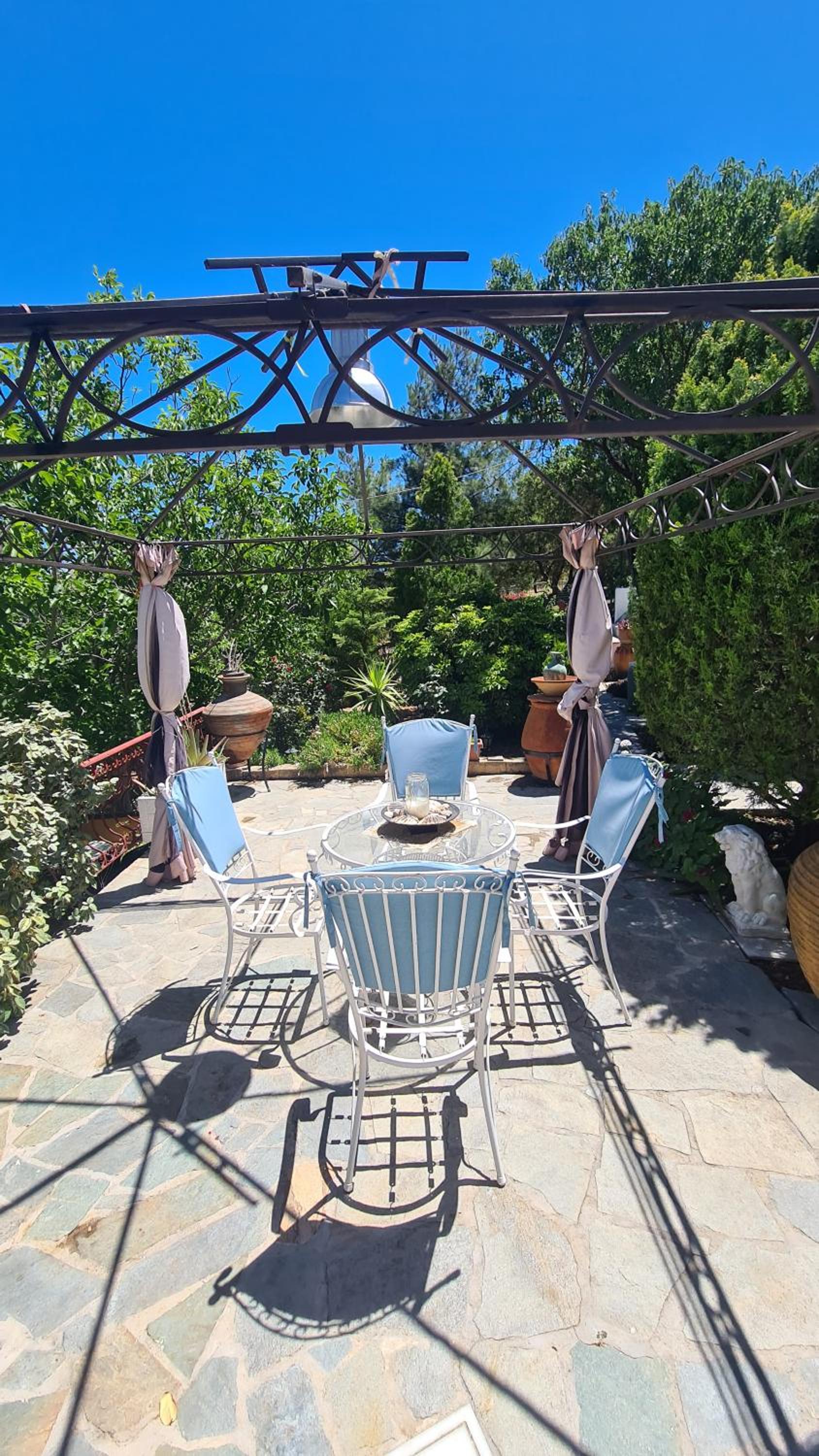 Stratigato Garden Getaway near Chios Town