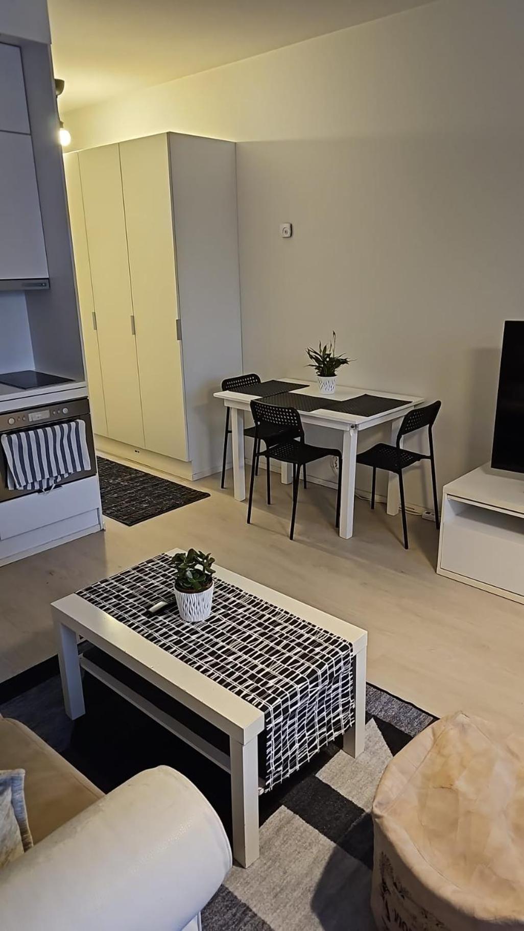 Comfy Modern Design Full Home with Parking