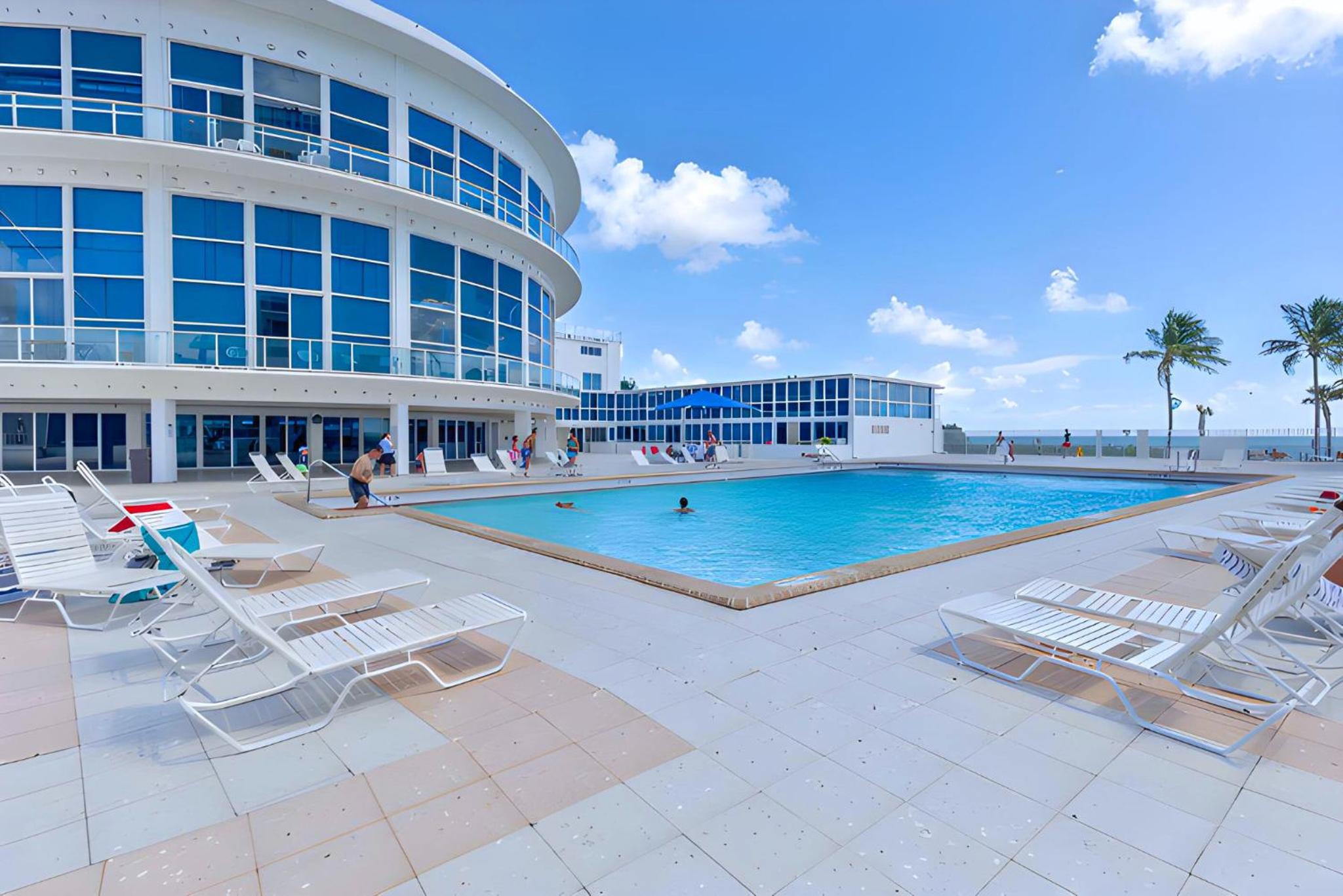 SeaStays ~ Oceanfront Apartments view 3