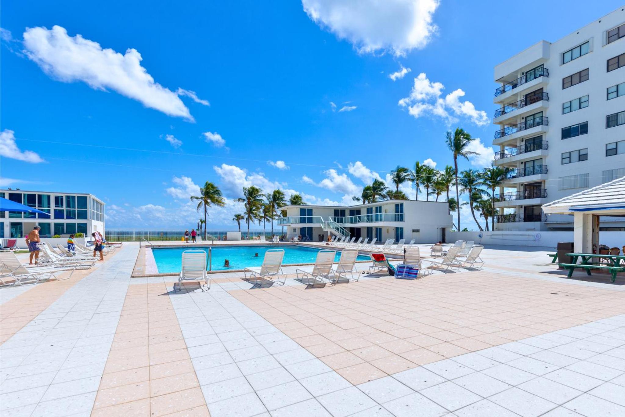 SeaStays ~ Oceanfront Apartments view 4