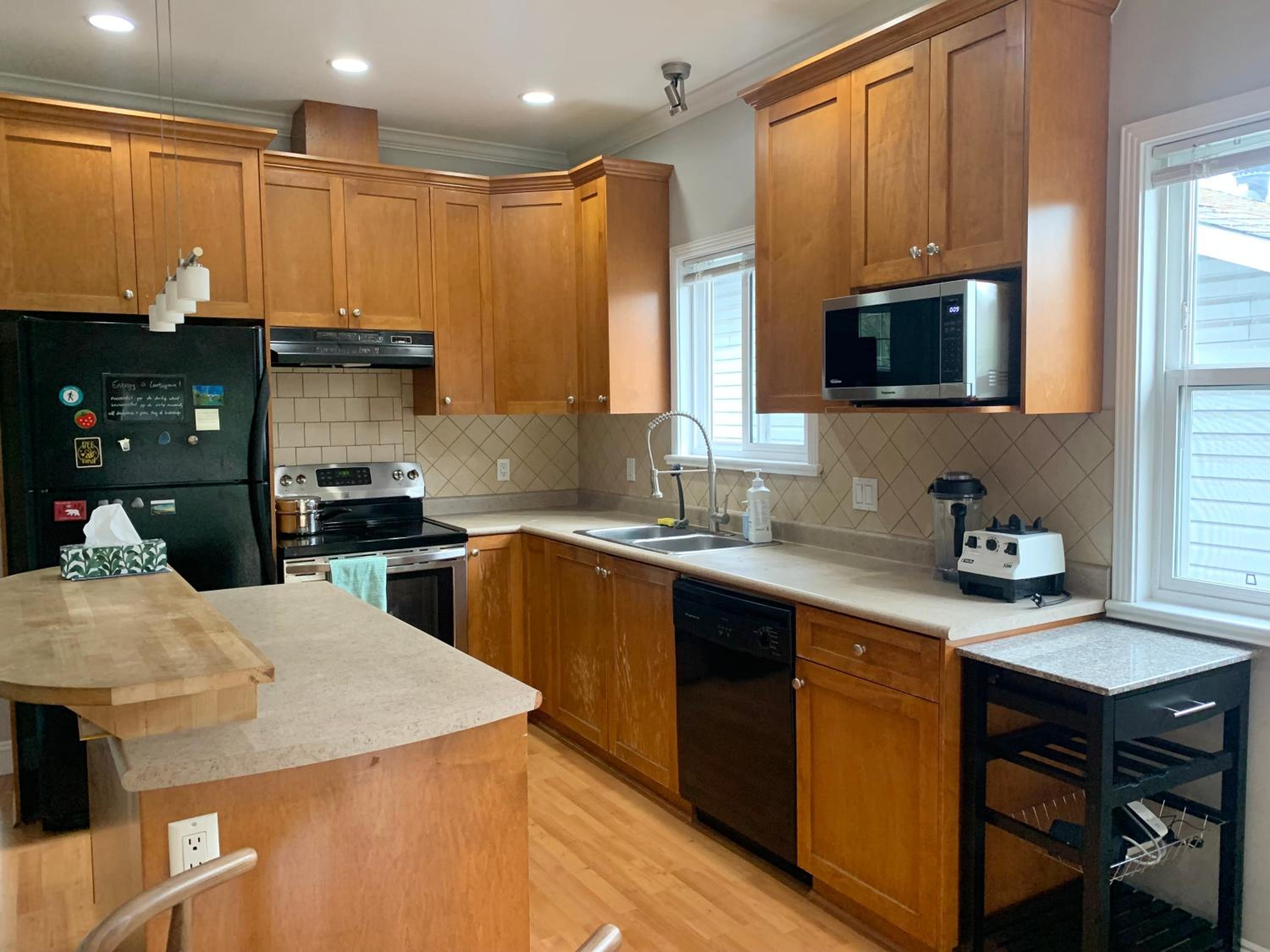 3 Bedrooms 1 Bath in SHARE HOUSE at Coquitlam Central Mall & skytrain