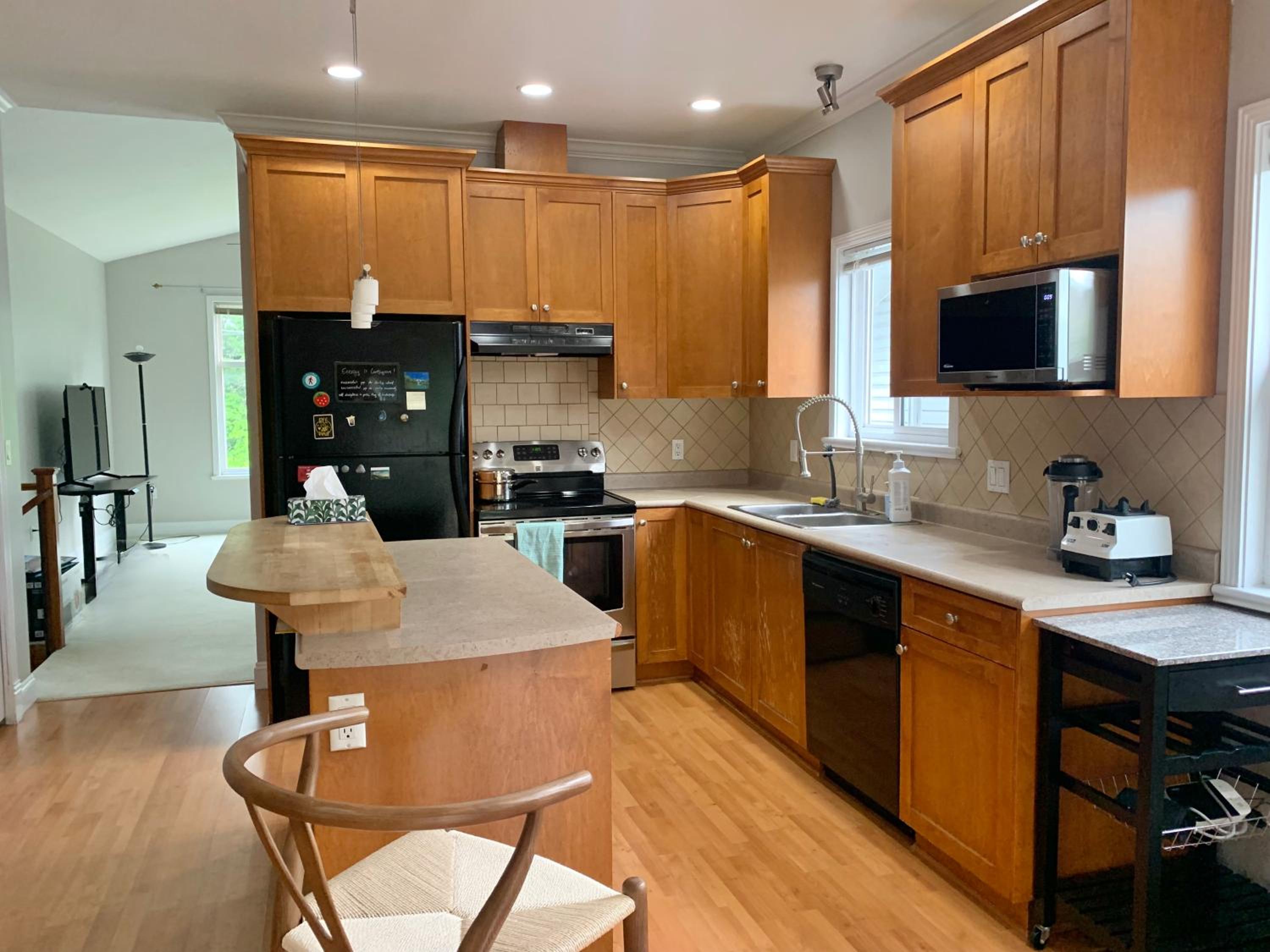 3 Bedrooms 1 Bath in SHARE HOUSE at Coquitlam Central Mall & skytrain