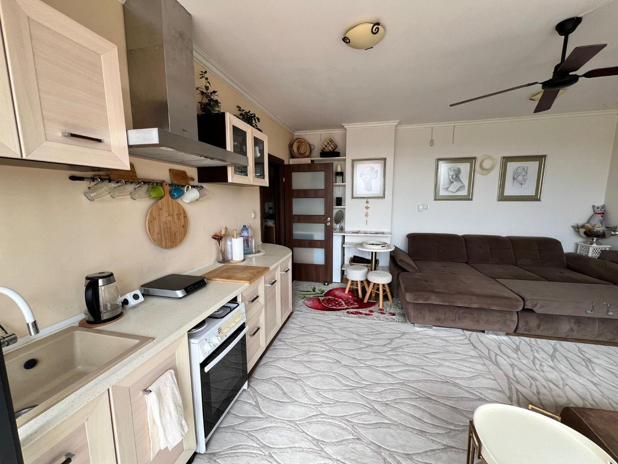 Kazanlak DOWNTOWN Central Apartment Guesthouse with Full Kitchen, Panoramic Views, Self Check-in & Free Parking, Best Value!