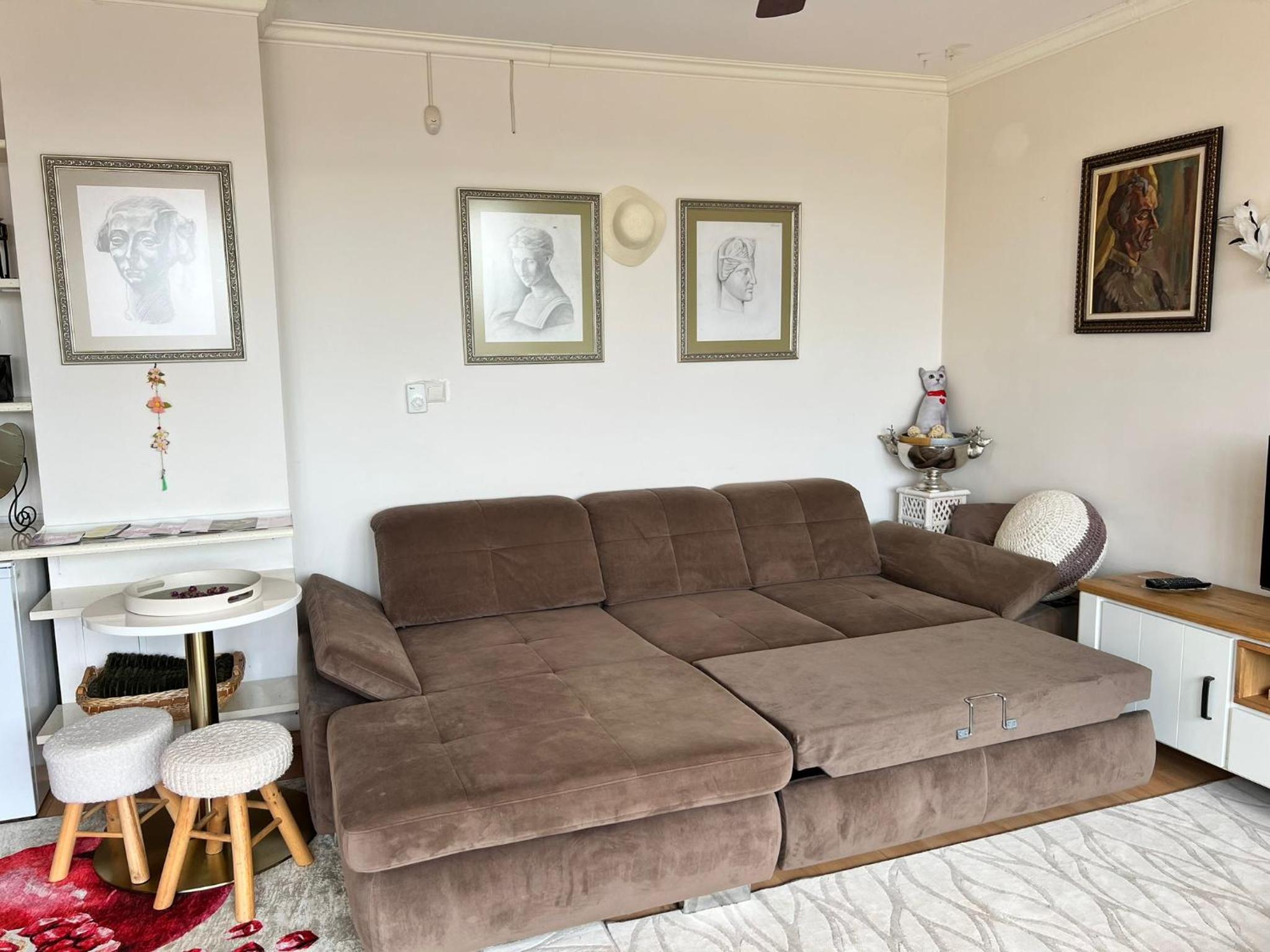 Kazanlak DOWNTOWN Central Apartment Guesthouse with Full Kitchen, Panoramic Views, Self Check-in & Free Parking, Best Value!