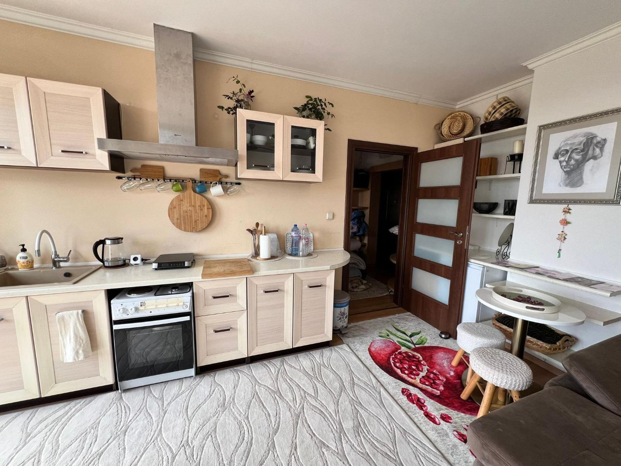 Kazanlak DOWNTOWN Central Apartment Guesthouse with Full Kitchen, Panoramic Views, Self Check-in & Free Parking, Best Value!