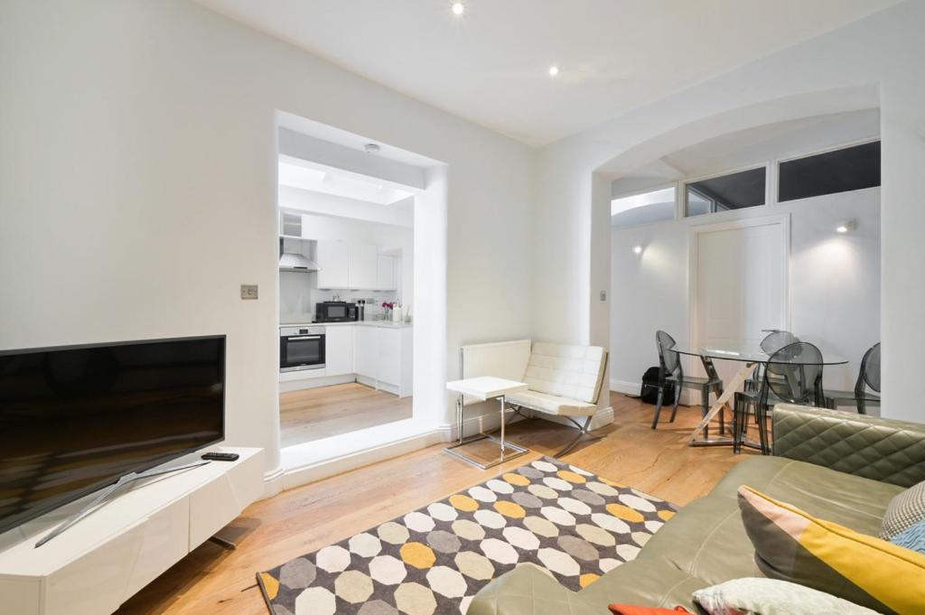 Cozy Hideaway In South Ken!