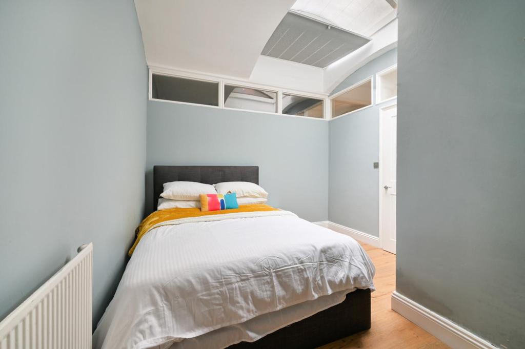 Cozy Hideaway In South Ken!