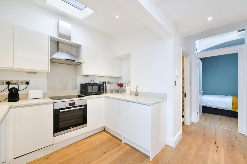 Cozy Hideaway In South Ken!