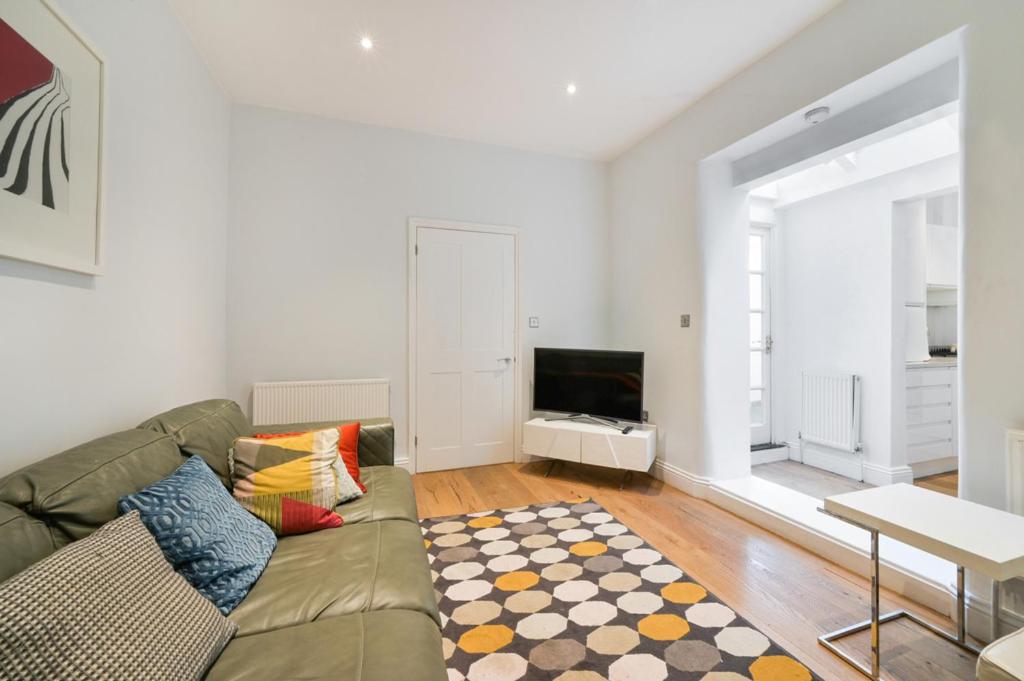 Cozy Hideaway In South Ken!