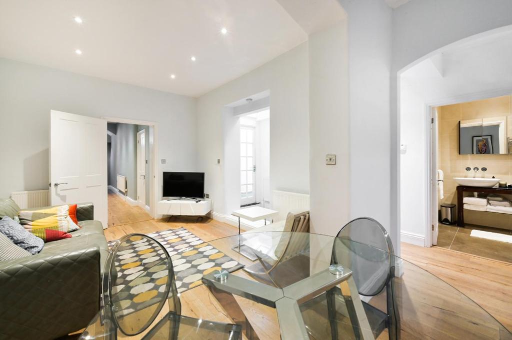 Cozy Hideaway In South Ken!