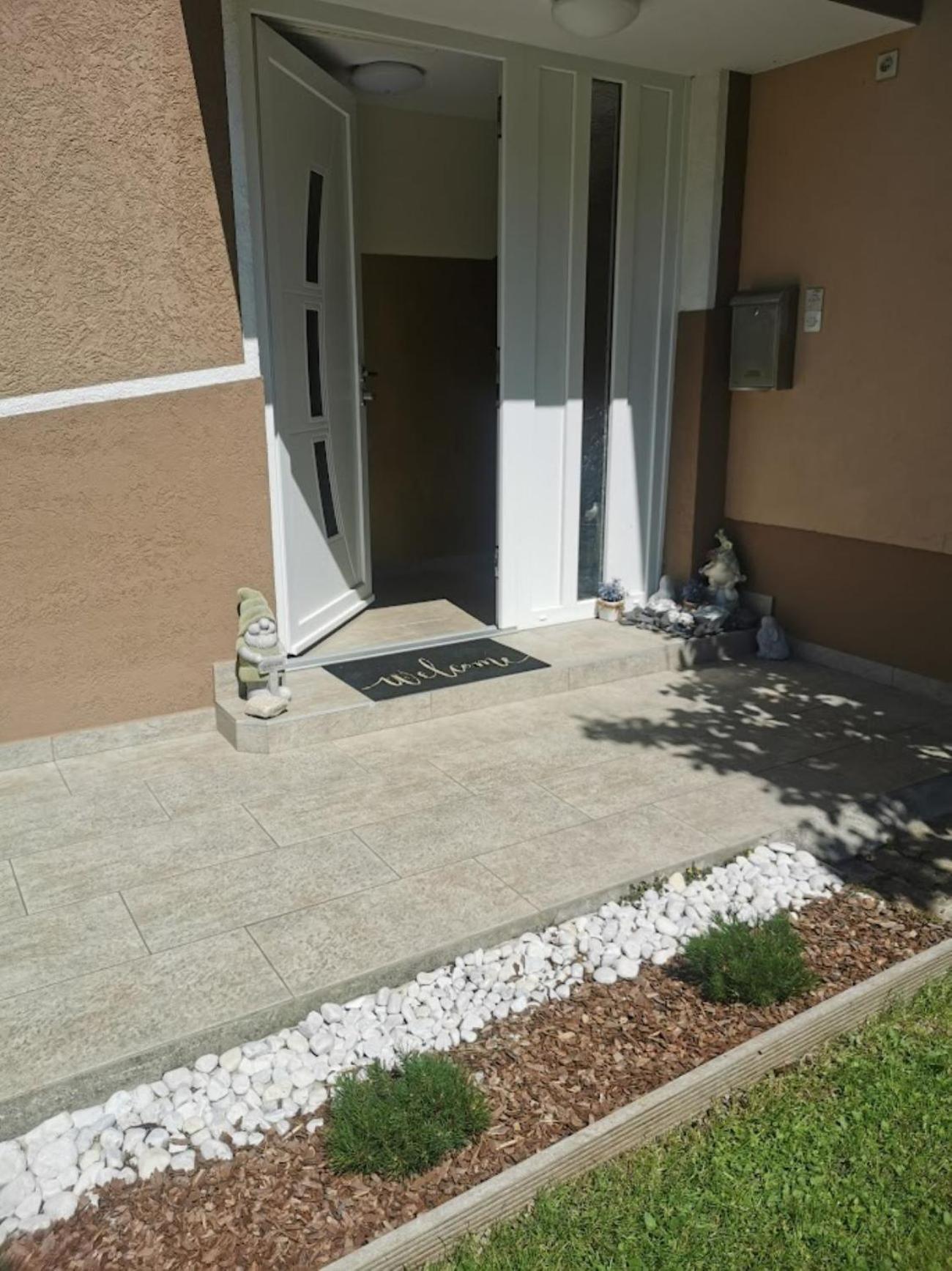 Artemida Apartment near Arboretum and Golf view 4