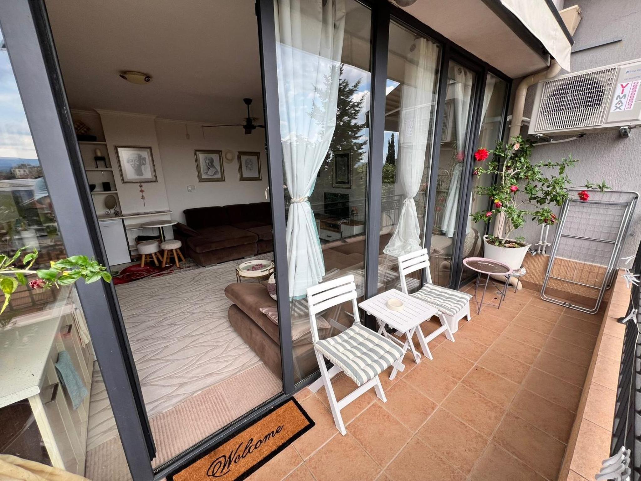 Kazanlak DOWNTOWN Central Apartment Guesthouse with Full Kitchen, Panoramic Views, Self Check-in & Free Parking, Best Value!