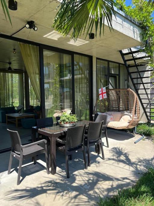 Nina's house & Yard 200m from beach Kaprovani