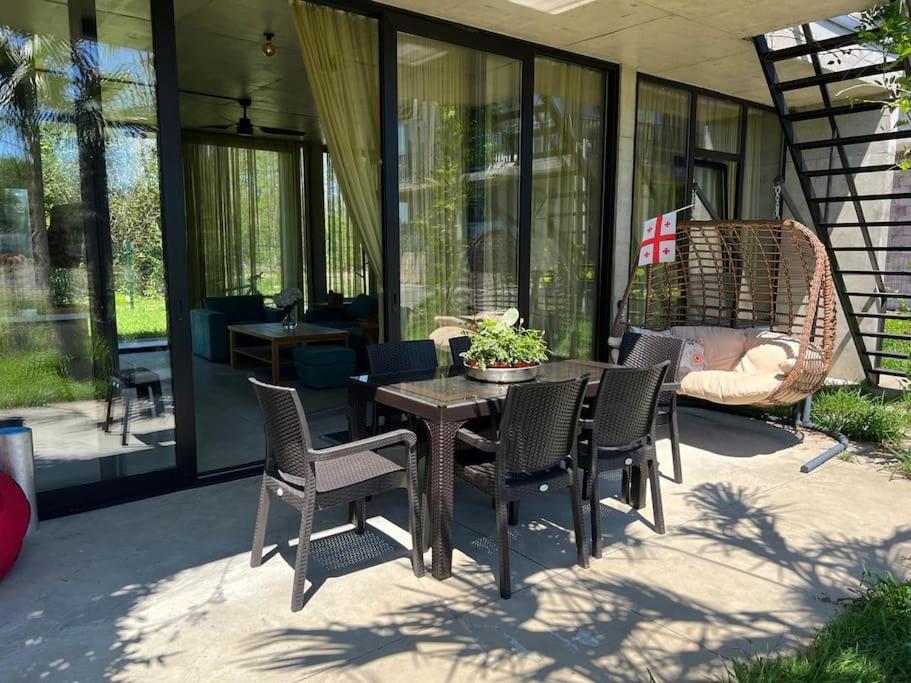 Nina's house & Yard 200m from beach Kaprovani