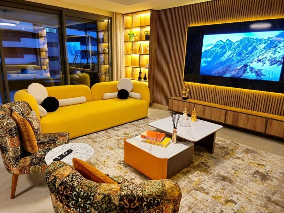 Stunning Apartment in Marina